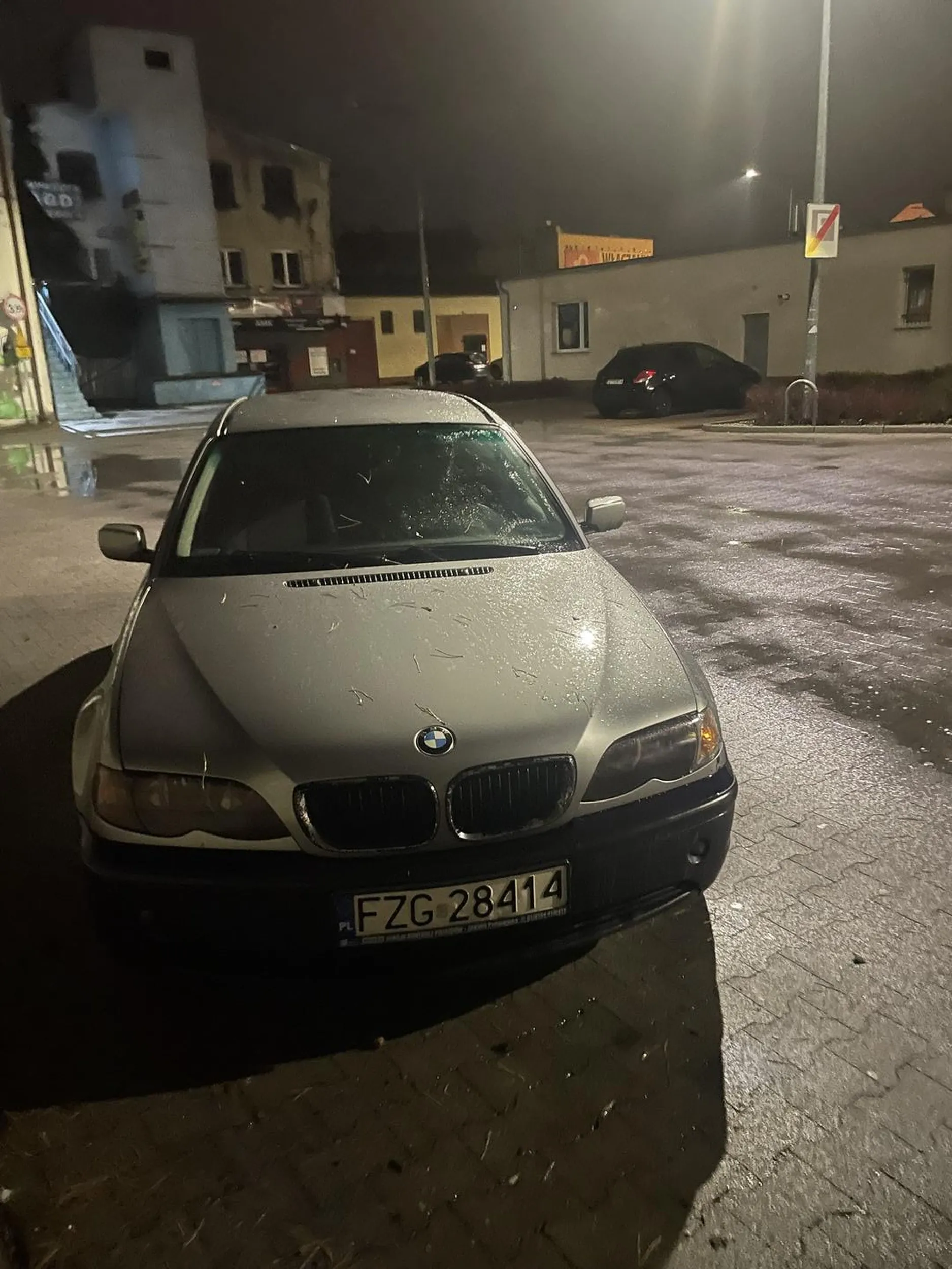 Naucz się parkować weź przykład z auta za tobą mistrzu