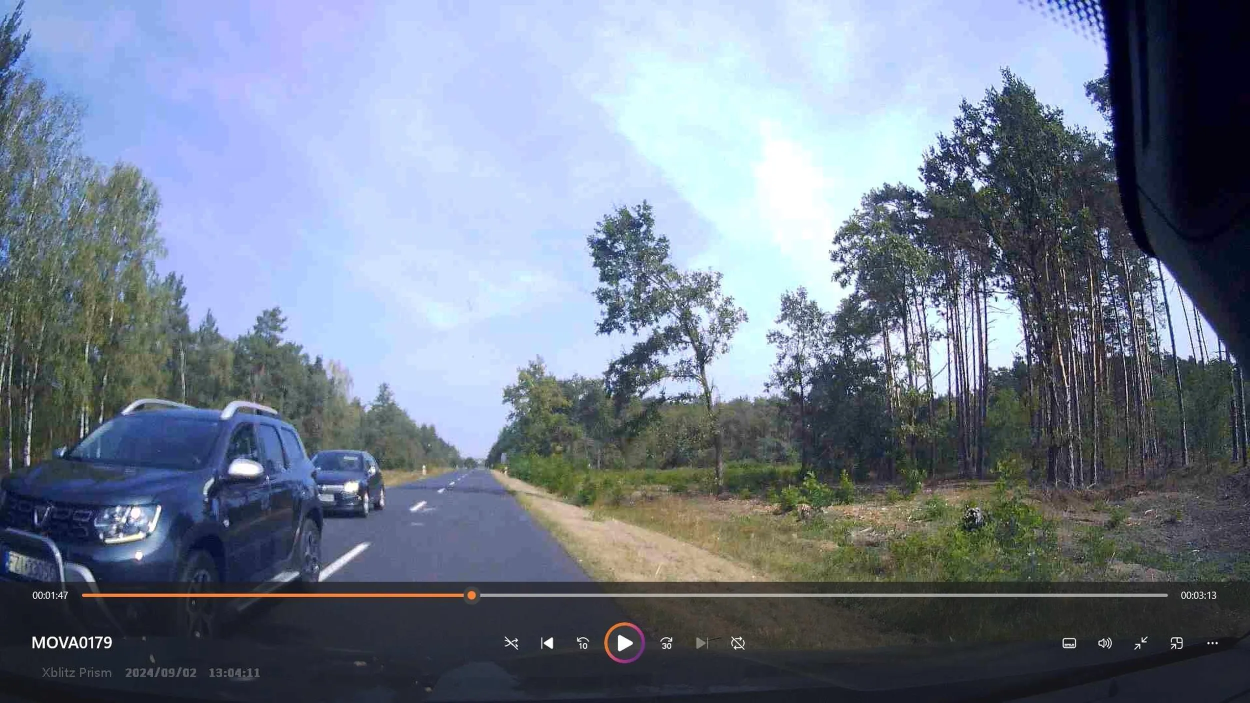 Szanowanej Starszej Pani kierującej Dacią Duster proponuję: pkt 1. nie wyprzedzać na czołówkę pkt. 2. jeśli już wyprzedzać to robić to umiejętnie tak aby pojazd z naprzeciwka nie musiał gwałtowanie hamować prawie do "0" pkt. 3. przesiąść się na inny środek transportu (np. publiczny bądź rower) Jeśli pkt. 1 i 2 stanowią problem patrz pkt. 3 Rodzinie Szanownej Starszej Pani za to proponuje wysłać Panią na ponowne badania czy aby na pewno może kierować. Stwarza zagrożenie zarówno dla siebie jak i innych.  W przeciwnym razie patrz pkt. 3.