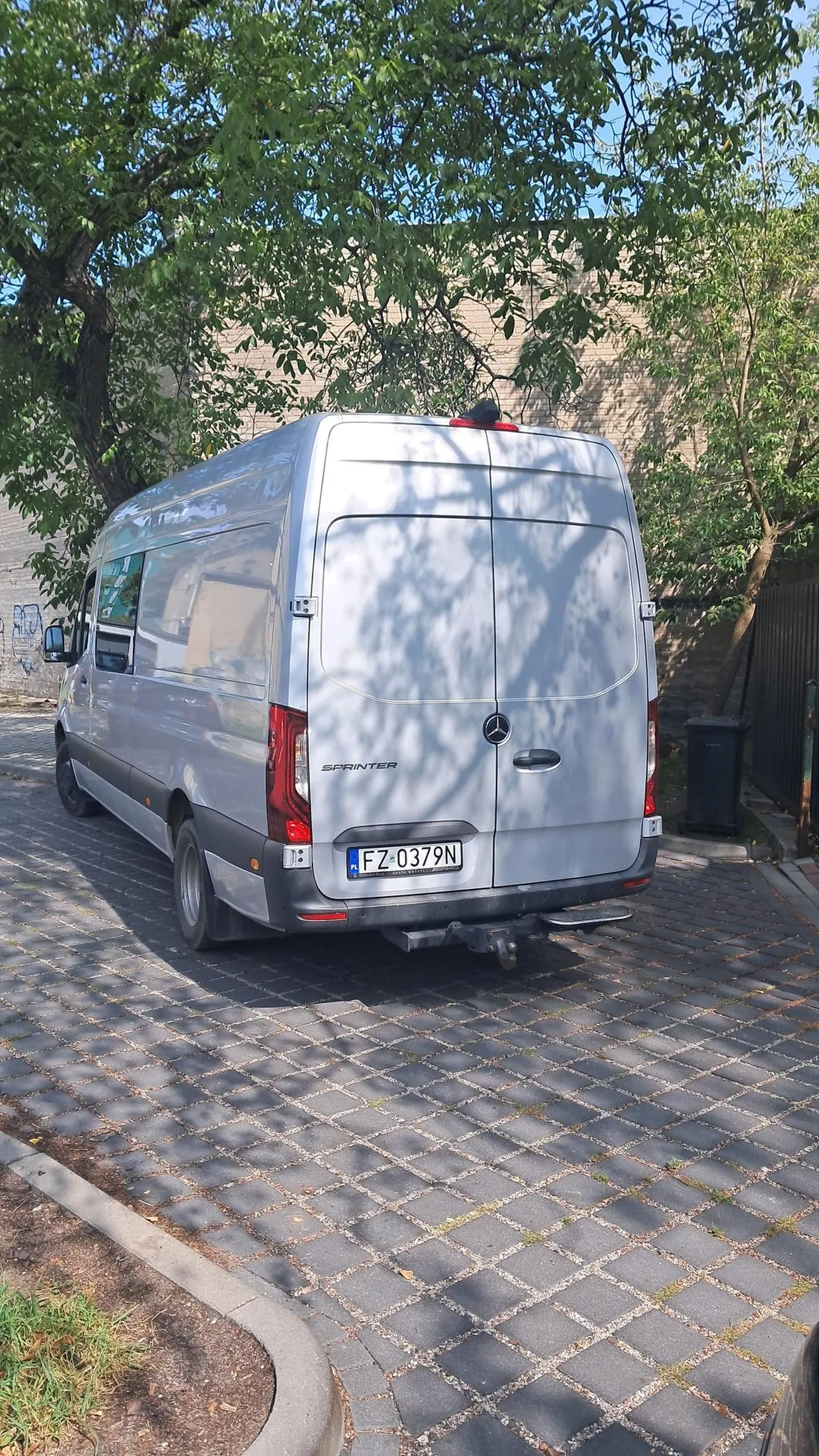 Stawianie jak dupek na środku drogi