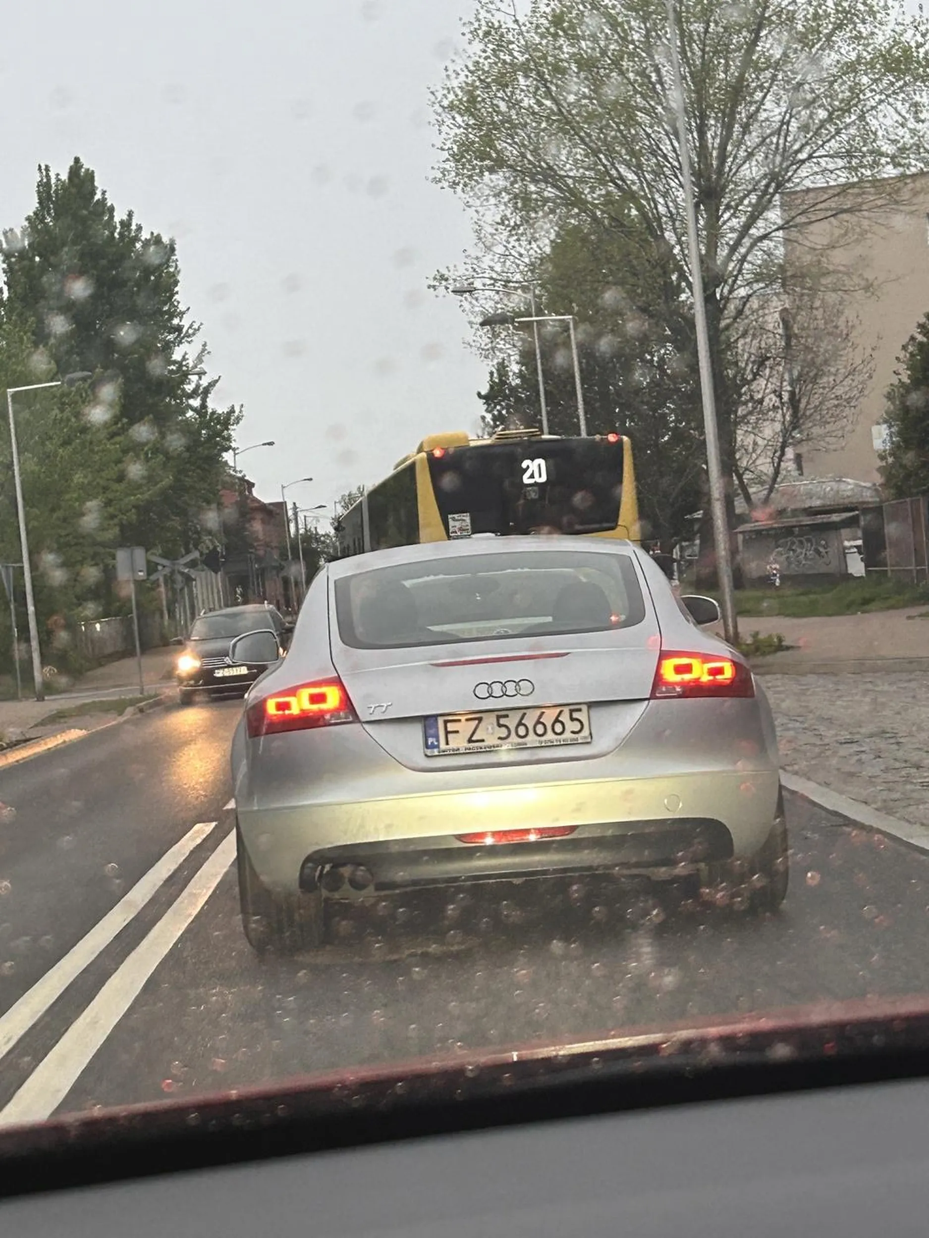 Kierowca jeździ jak baba, wymusza pierwszeństwo- dramat