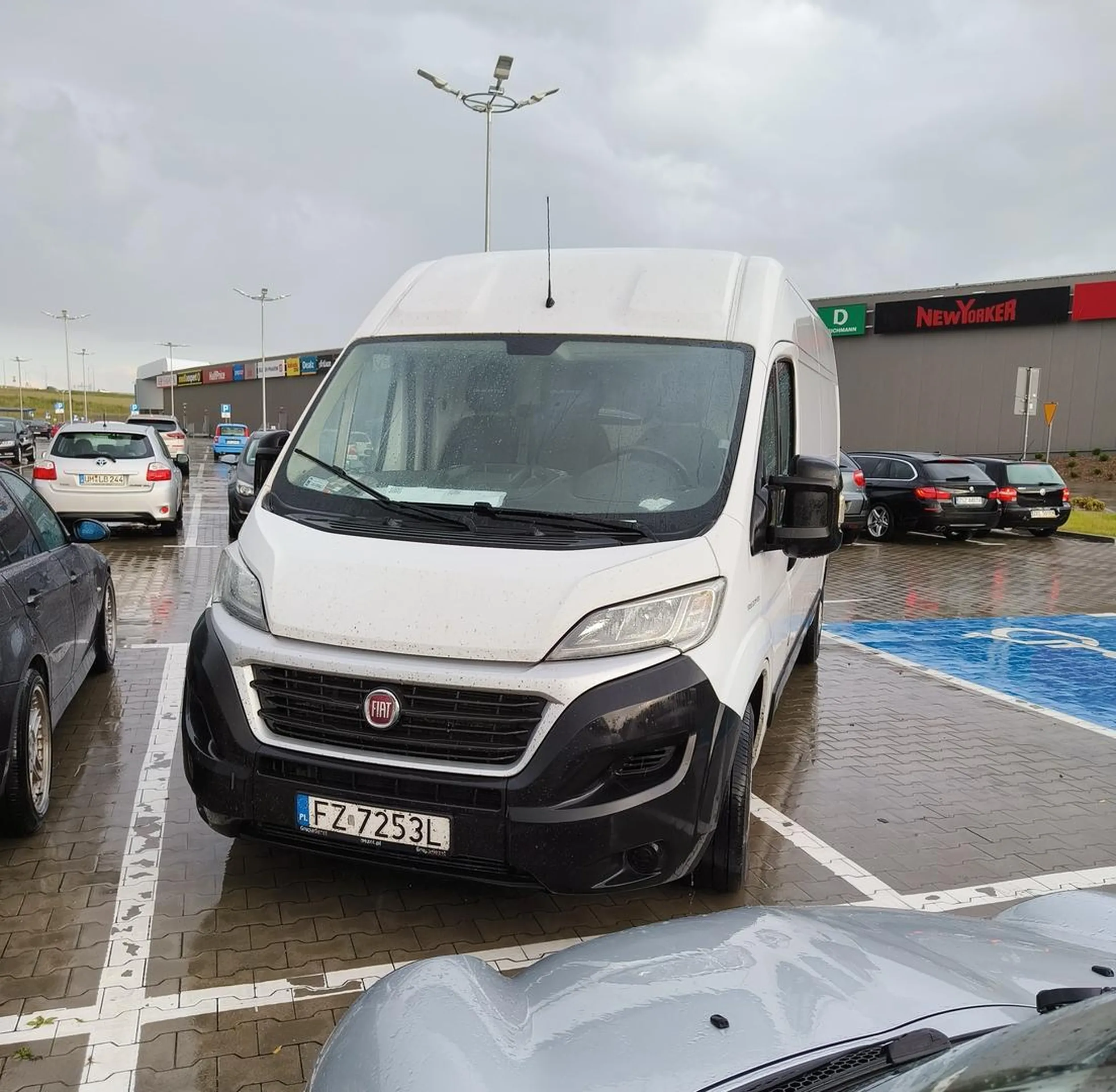 Aż wezmę od niego lekcje parkowania. Ma ktoś numer?