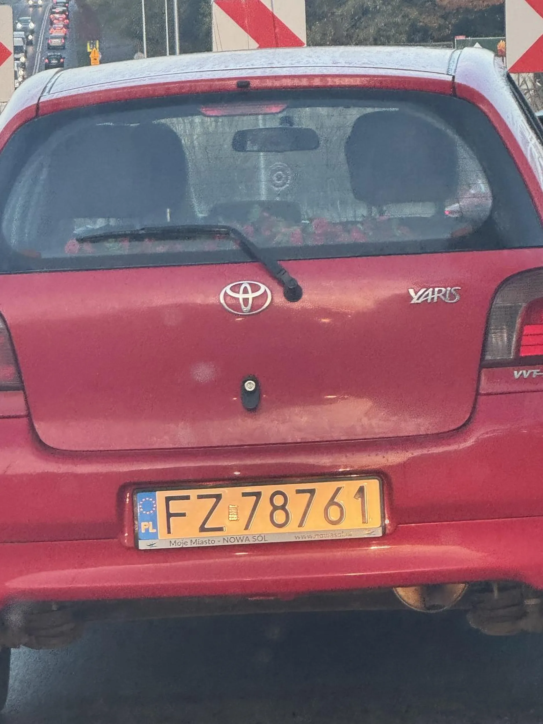 Kolor włosów jednak zobowiązuje! Głupszej blondynki za kierownicą nie widziałem :)