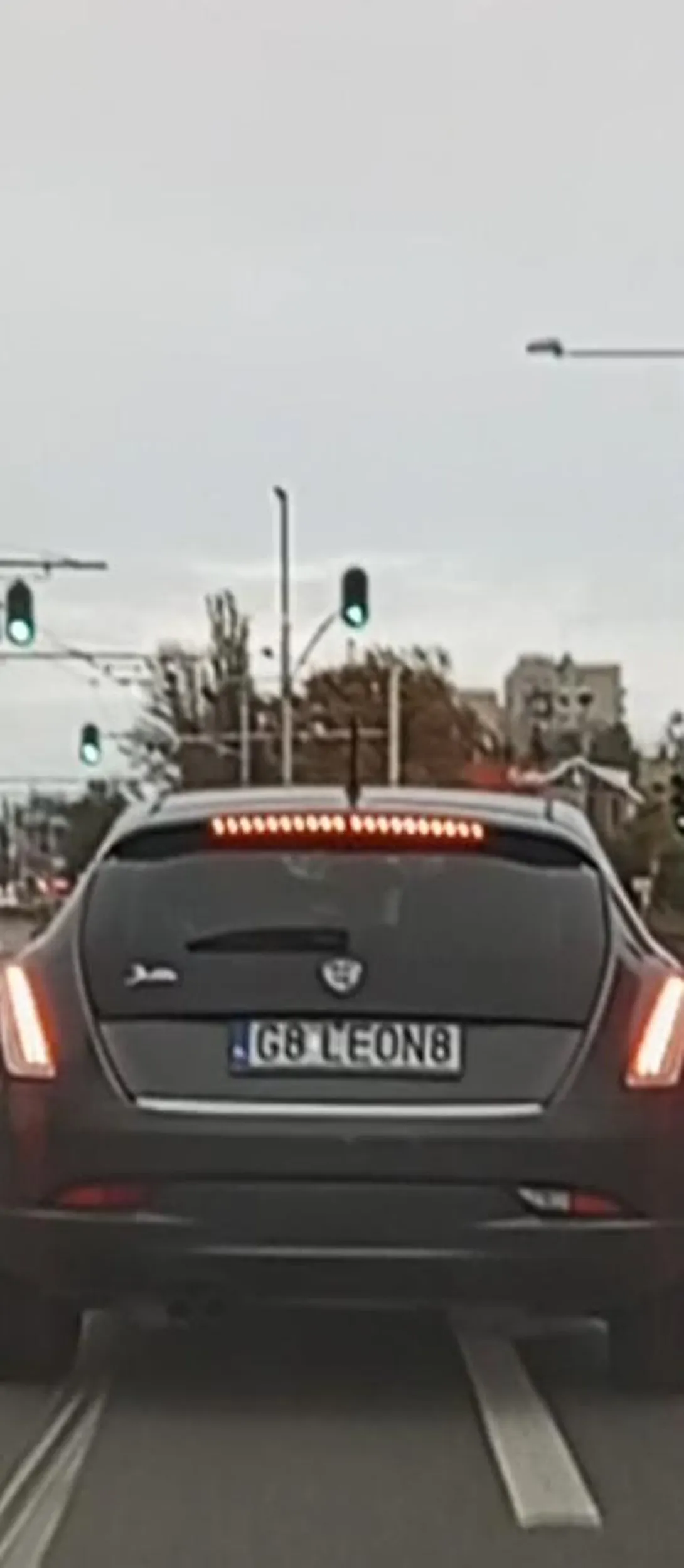 Uwaga na tego idiote lepiej zjechać mu z drogi