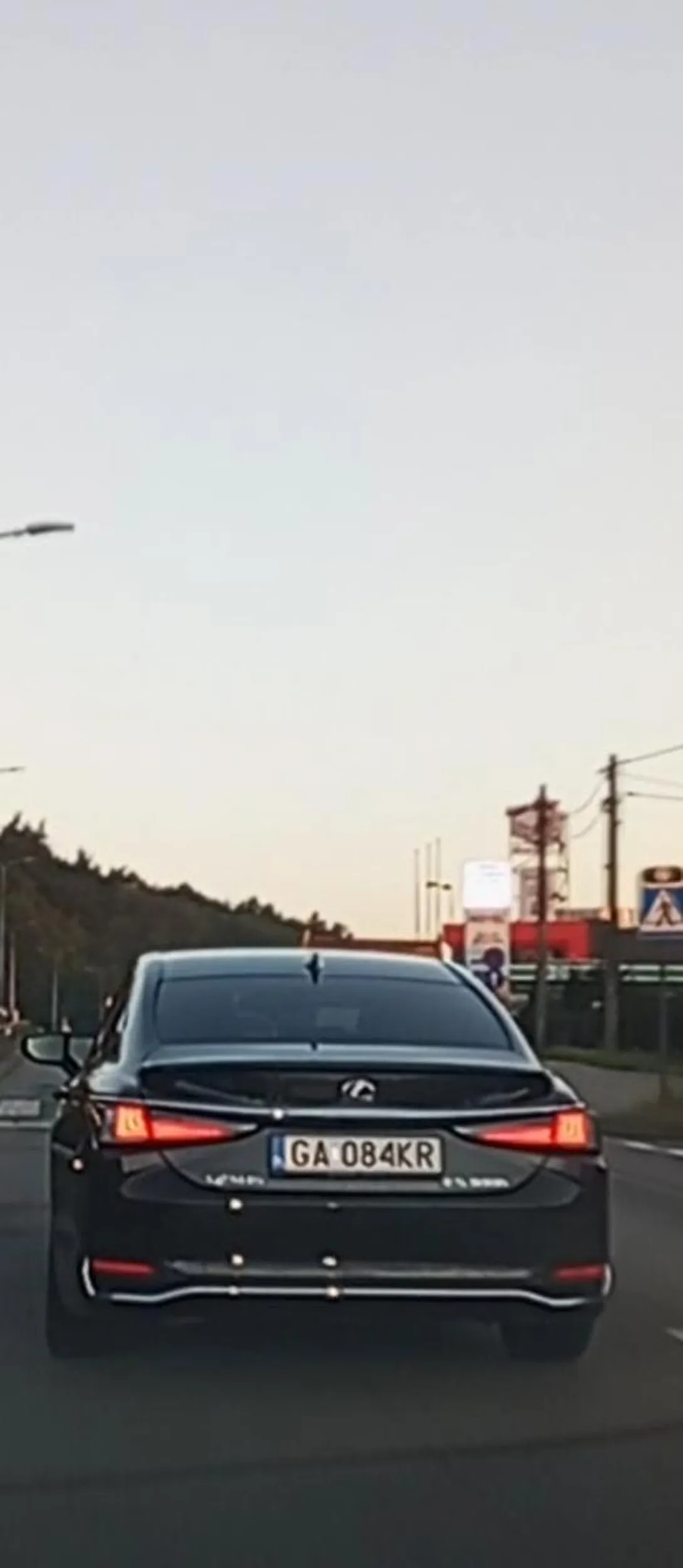 Król lewego pasa przyspiesza hamuje całą drogę nie mając żadnego auta przed sobą