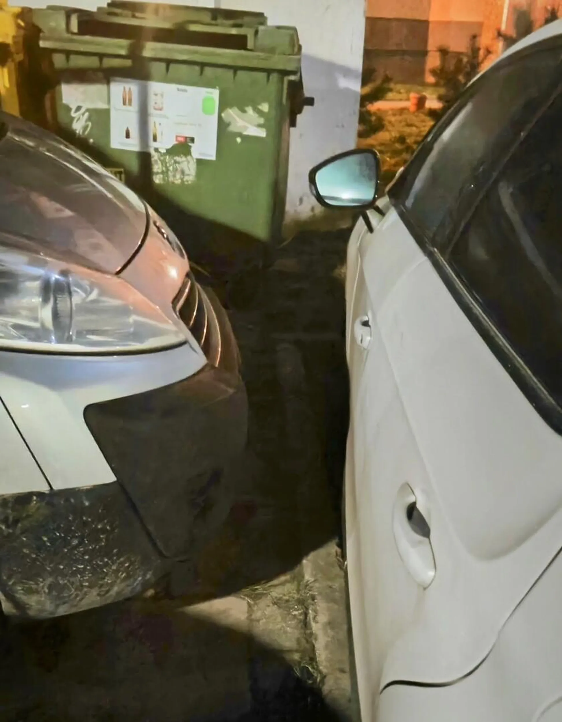 Brak myślenia podczas parkowania o mało w nocy nie skończył się tragedią przez brak możliwości skorzystania z auta.