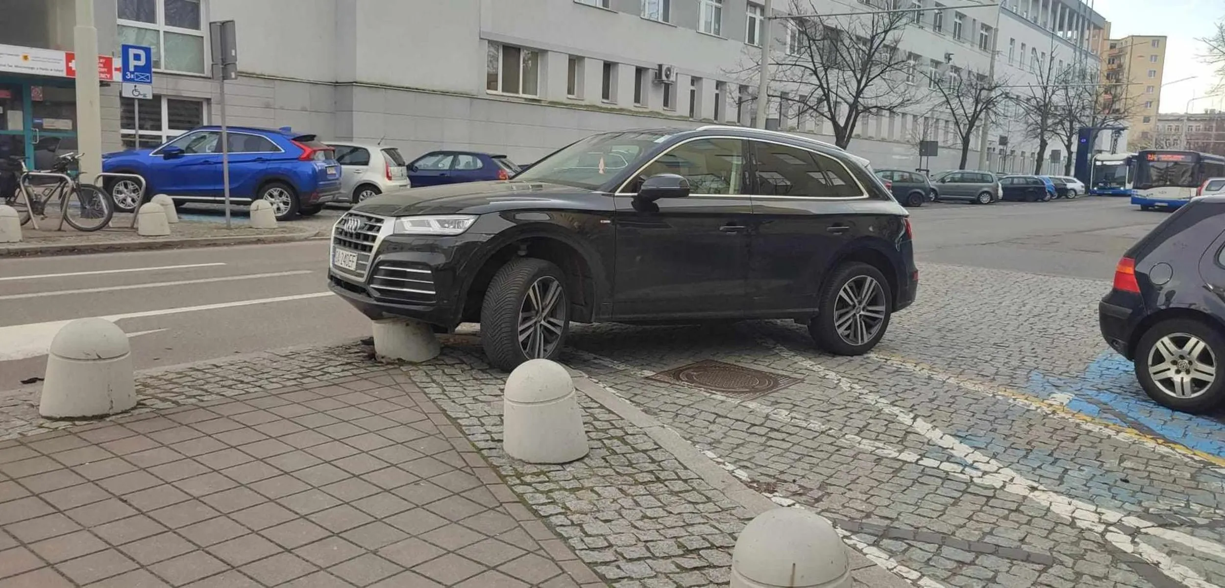 Pomysłowe parkowanie w centrum Gdyni