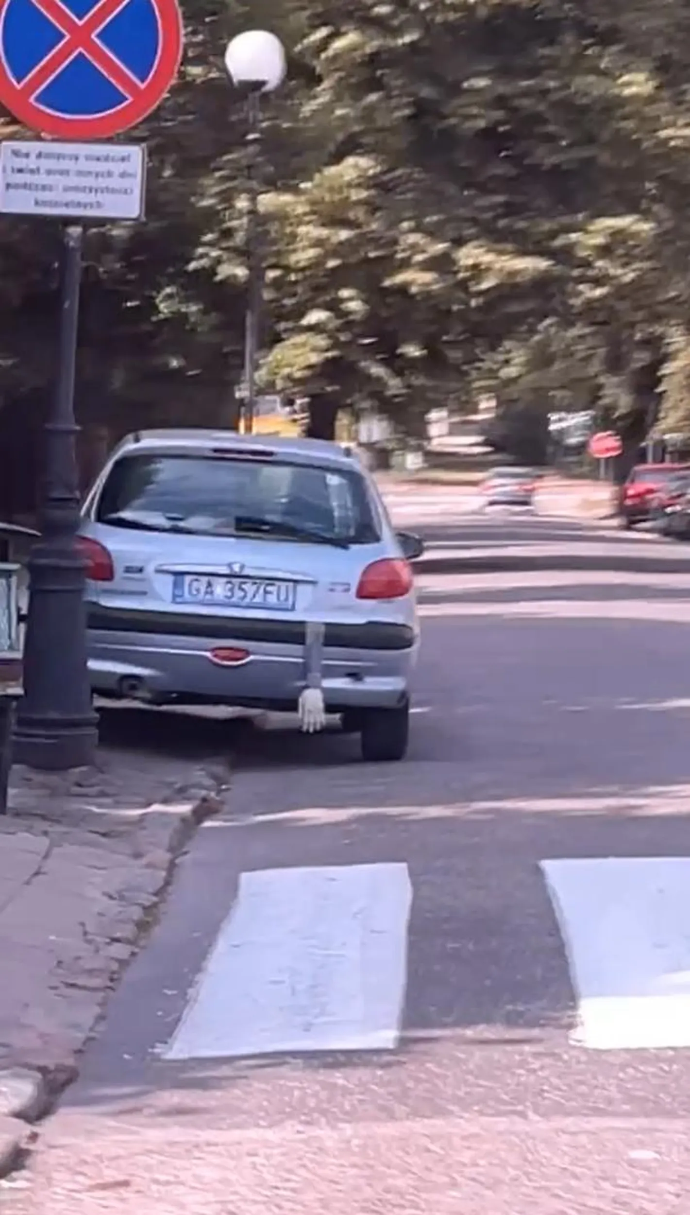 jak juz przewozisz zwłoki to chociaż ręki nie przytnij następnym razem