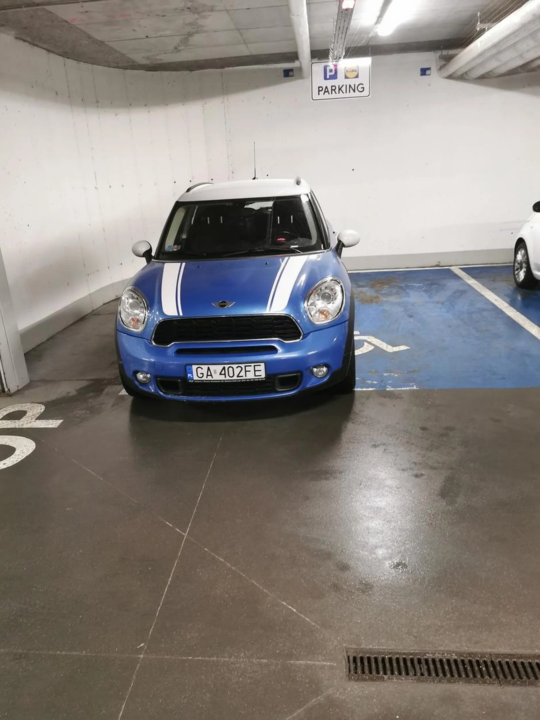 Widzę Pani już sławna. Tuboarkuje na miejscu dla niepełnosprawnych na parkingu Lidl. Gdy zwróciłem uwagę powiedziała że nie ma gdzie zaparkować... Straszne buractwo...