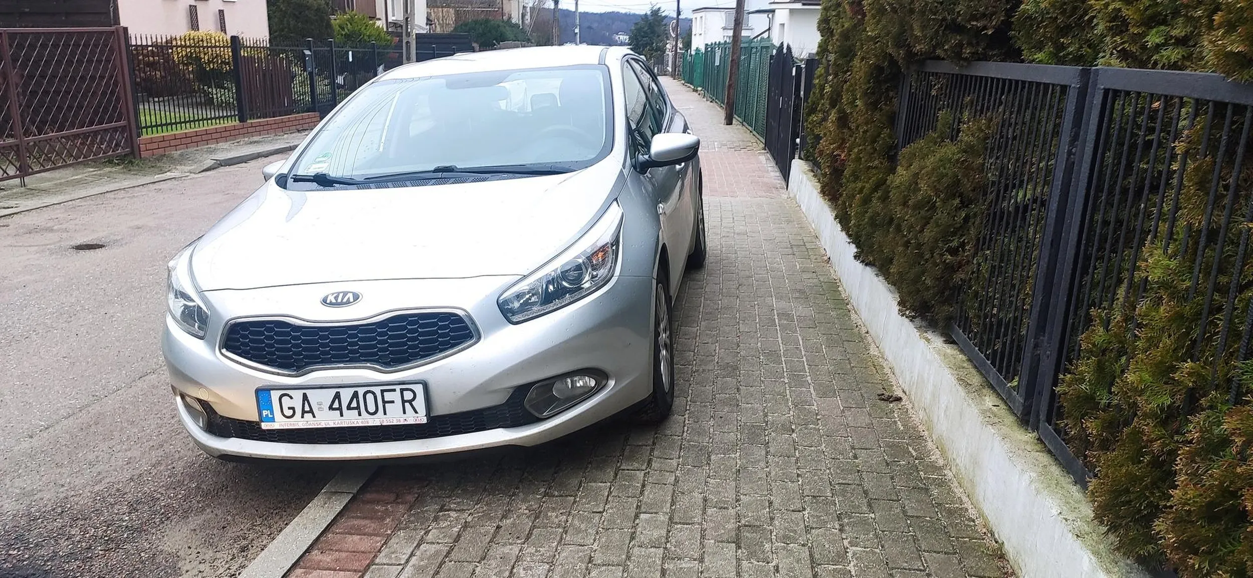 Kierowco. Zdjęcie na pamiątkę. Poznaj przepisy ruchu drogowego. Zawsze zostawiamy 1,5 metra wolnego chodnika.