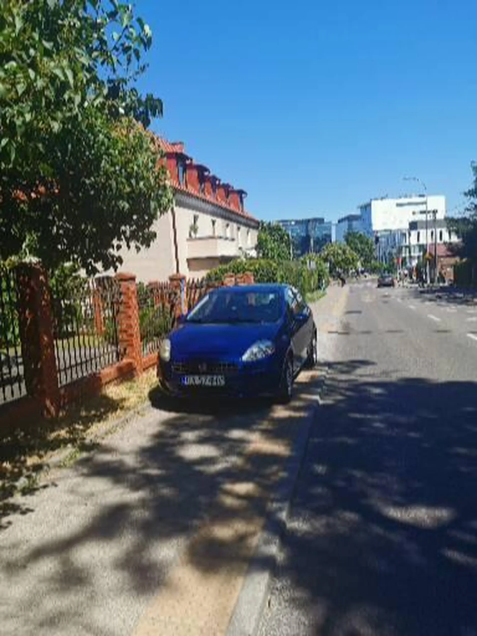 Trzeba omijać ulicą..