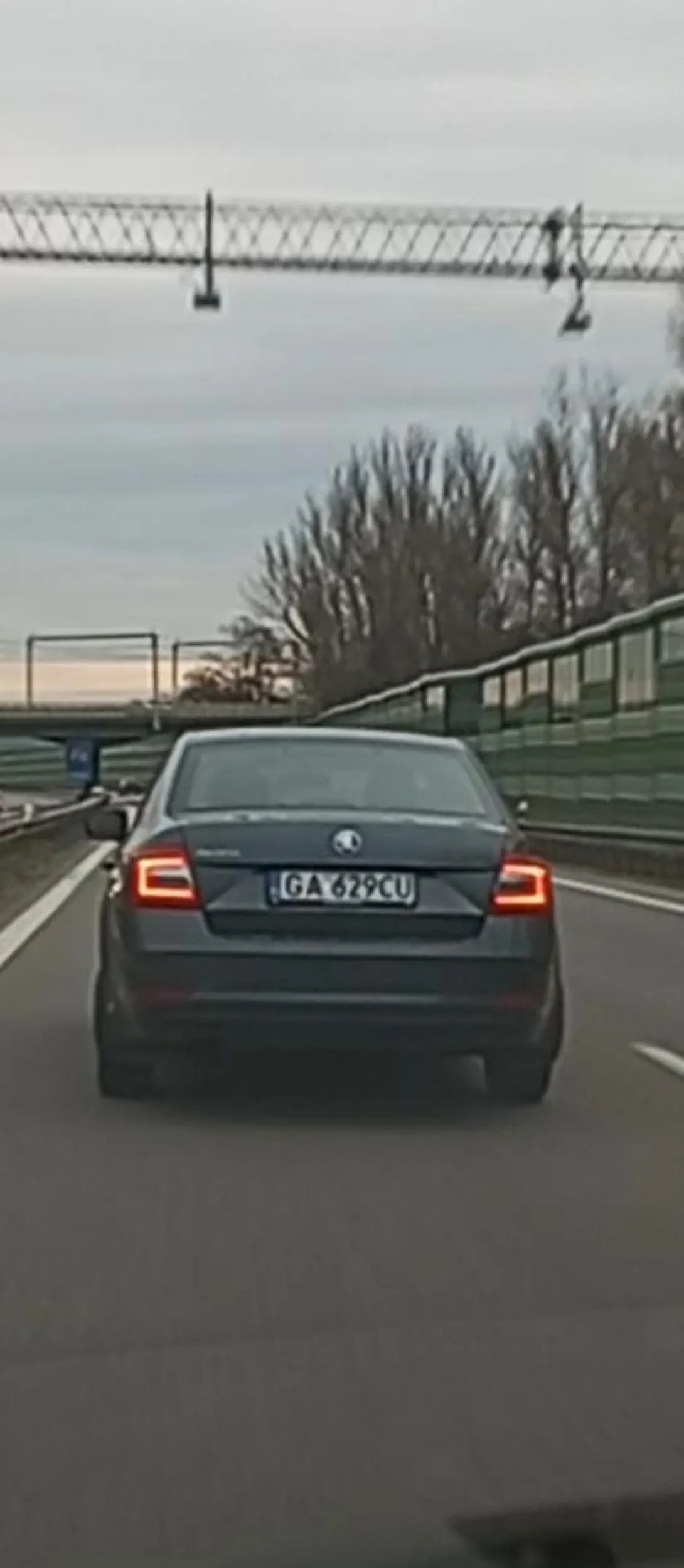 Kutas lubi się ślimaczyć obwodnica na lewym pasie jadąc 80