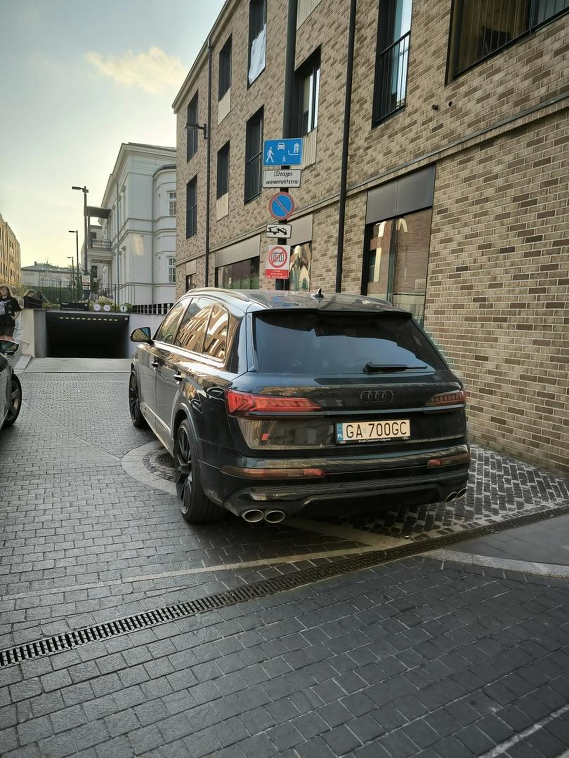 Naucz się parkować sterydzie.