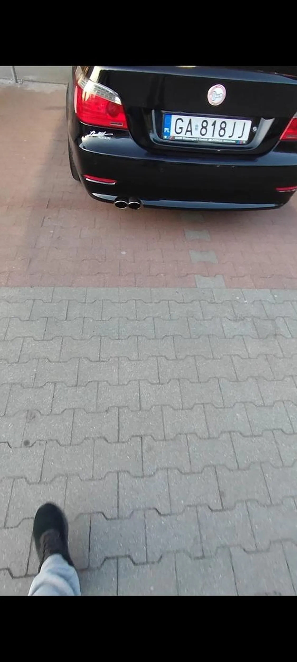 Marka zobowiazuje, dwa miejsc dla buraka z bemwu. Dostal ladny znaczek zamiast Brak Muskać Wora