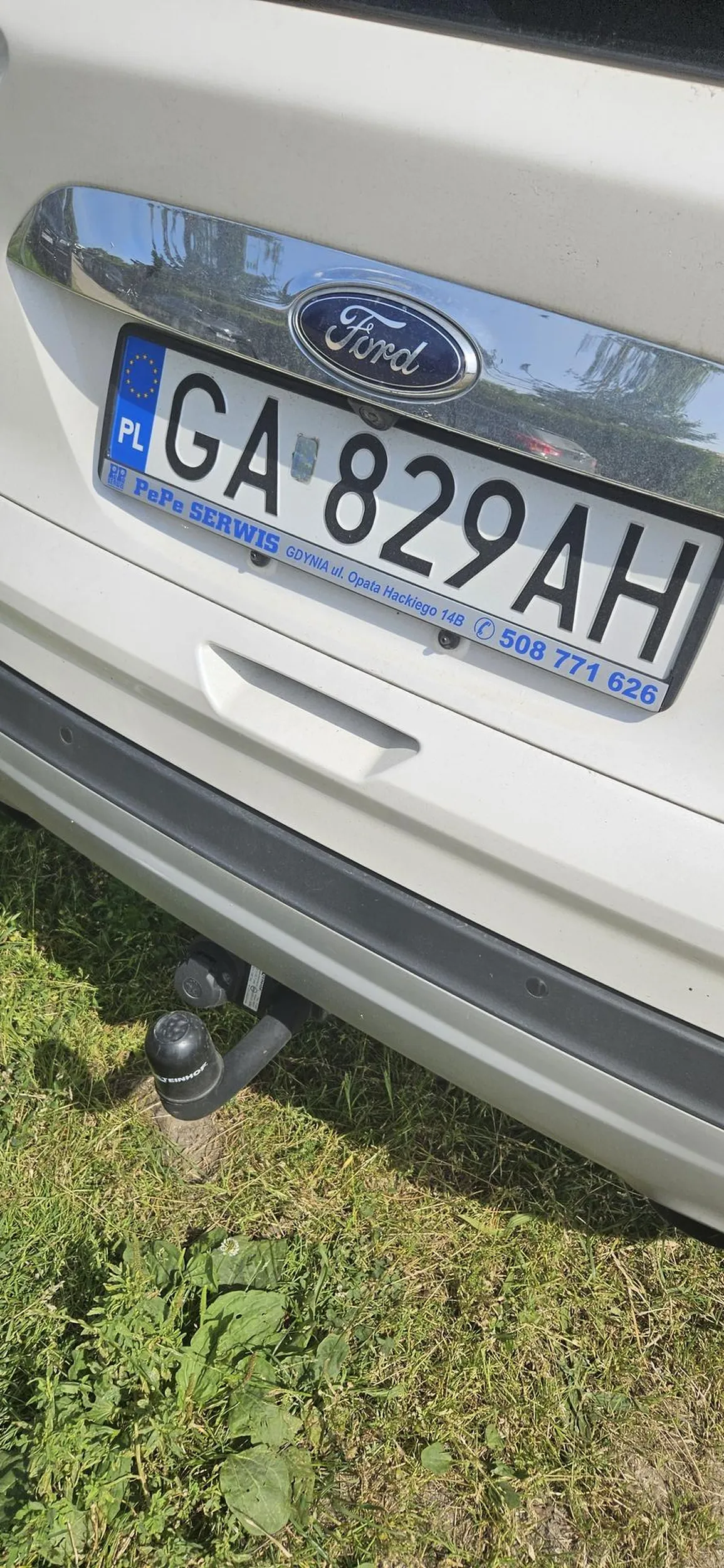 Podczas gdy zajmowaliśmy już miejsce parkingowe, szanowny Pan zdecydował, że kulturalnie wpierdoli się w to miejsce. (Ford)