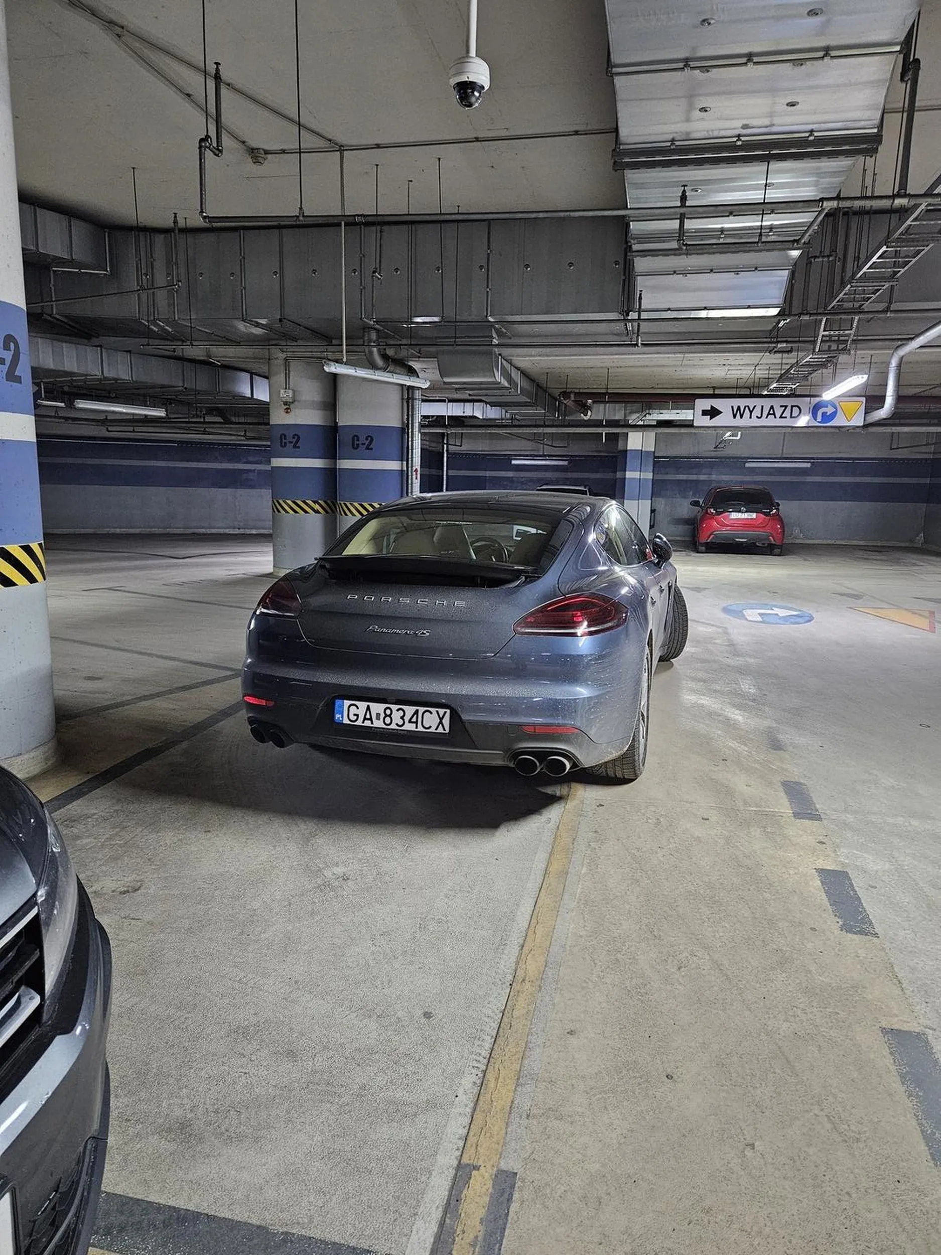 Wyborne parkowanie. Nie pozdrawiam.