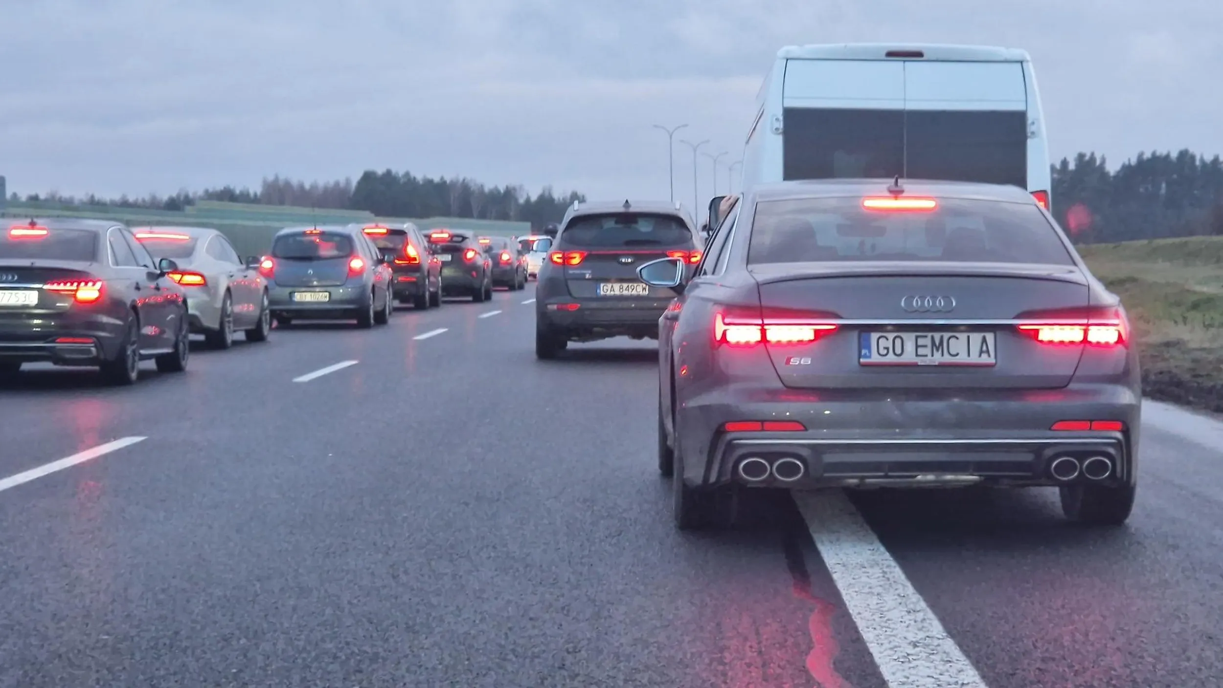 Blokuje pas zycia na A1