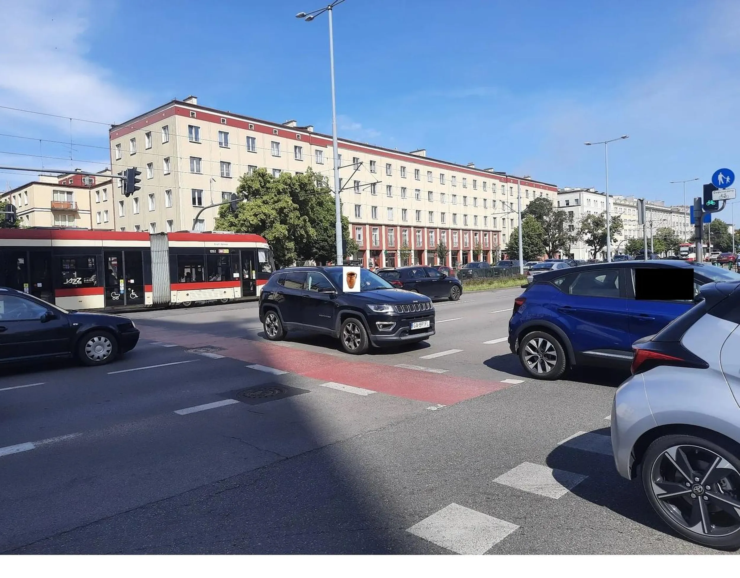 Blokuje przejazd na skrzyżowaniu