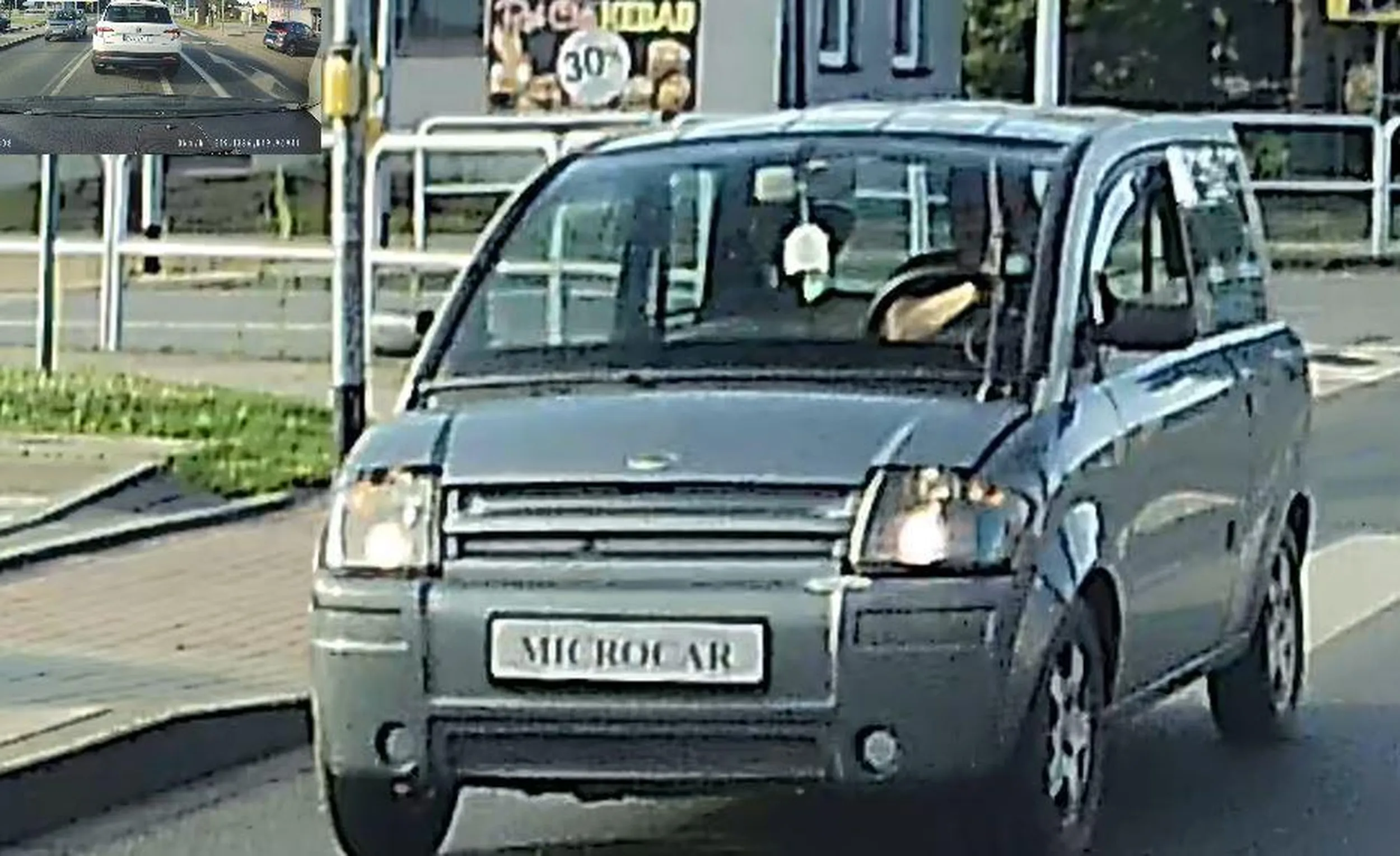 ciężko się wykonuje manewr skrętu rozmawiając przez telefon