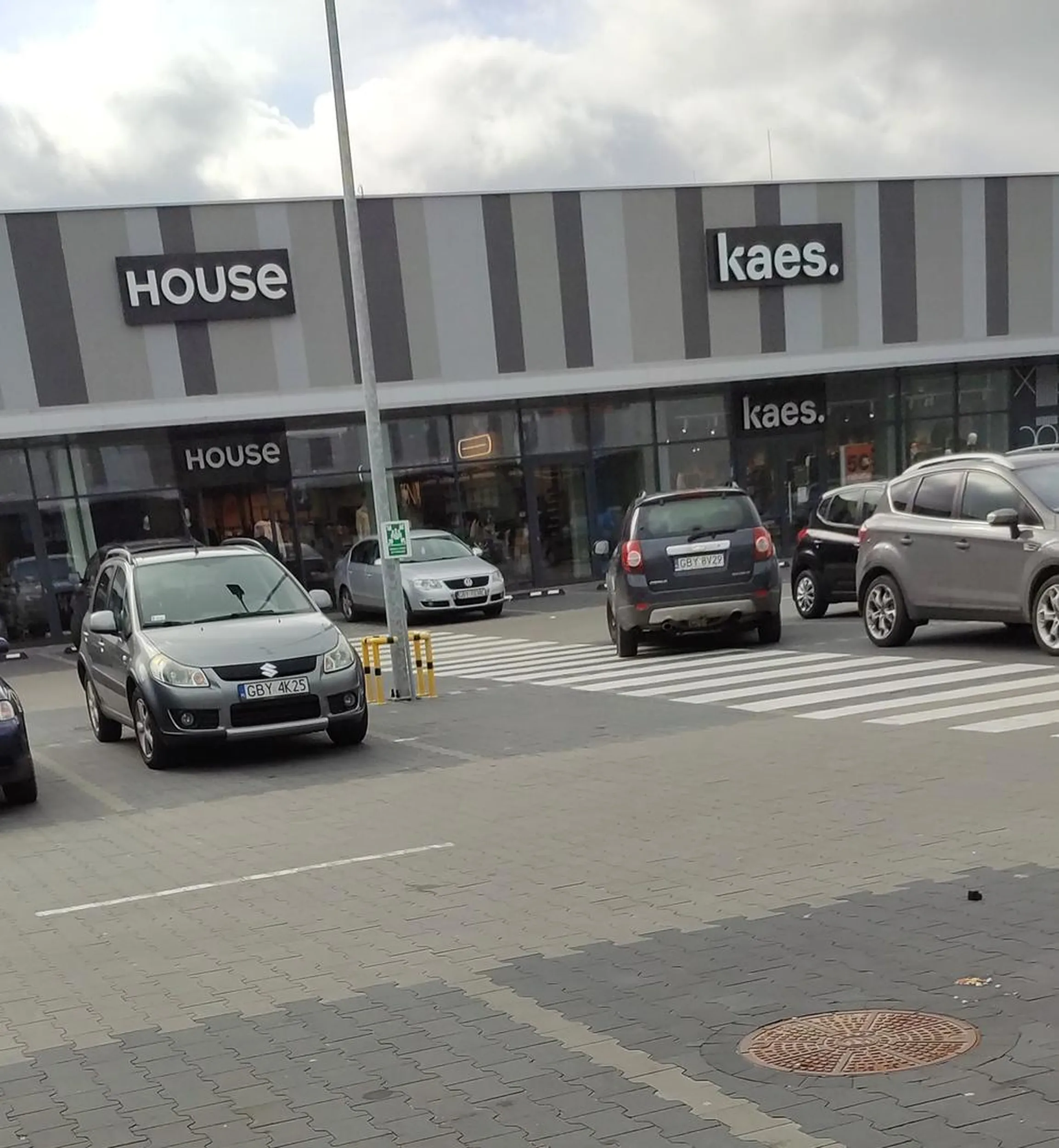 wytoczyło się spasione chamisko, jak jeździł bryczką w pole tak mu zostało.