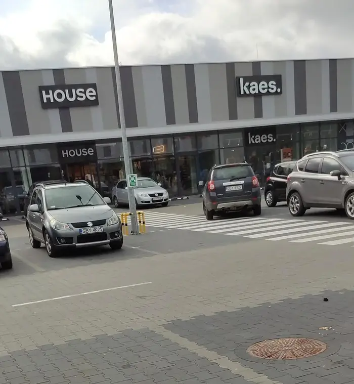 wytoczyło się spasione chamisko, jak jeździł bryczką w pole tak mu zostało.