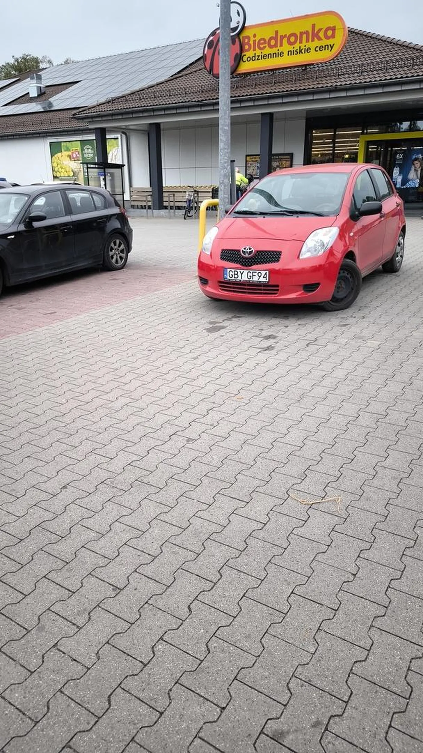 1/3 parkingu wolna, ale tutaj bliżej do wejścia ?