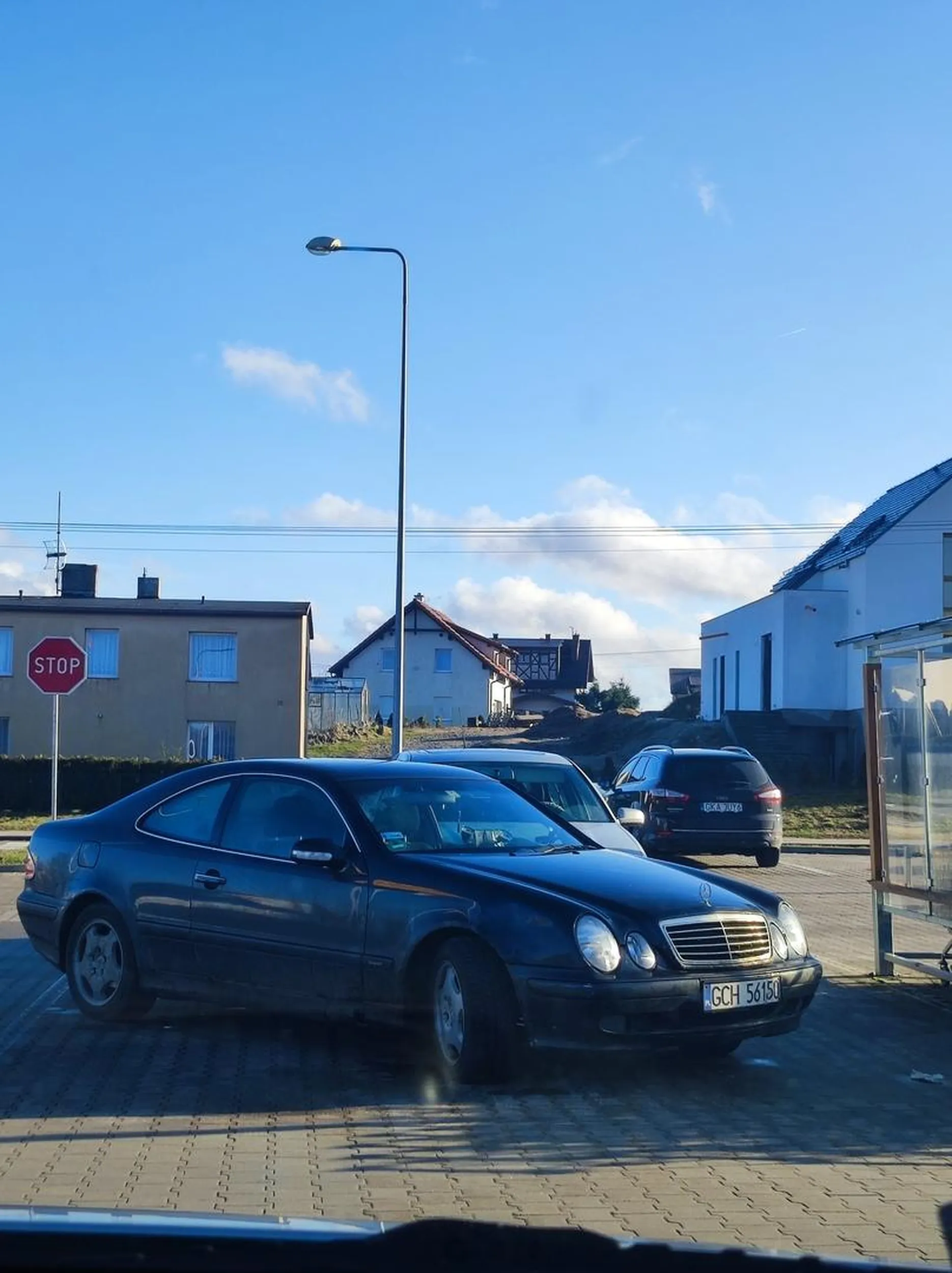 Komuś okulary potrzebne i nowy kurs z parkowania.