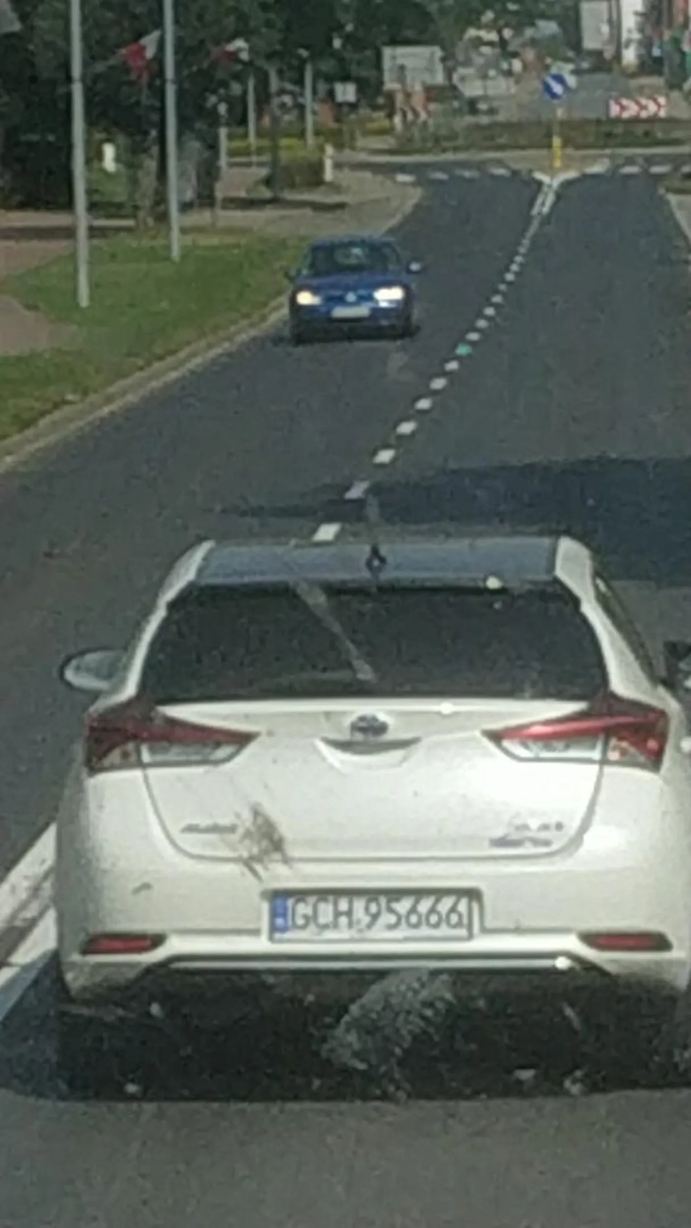 Wyprzedzanie na przejściu dla pieszych tylko po to aby hamować ciężarówke przez 10km