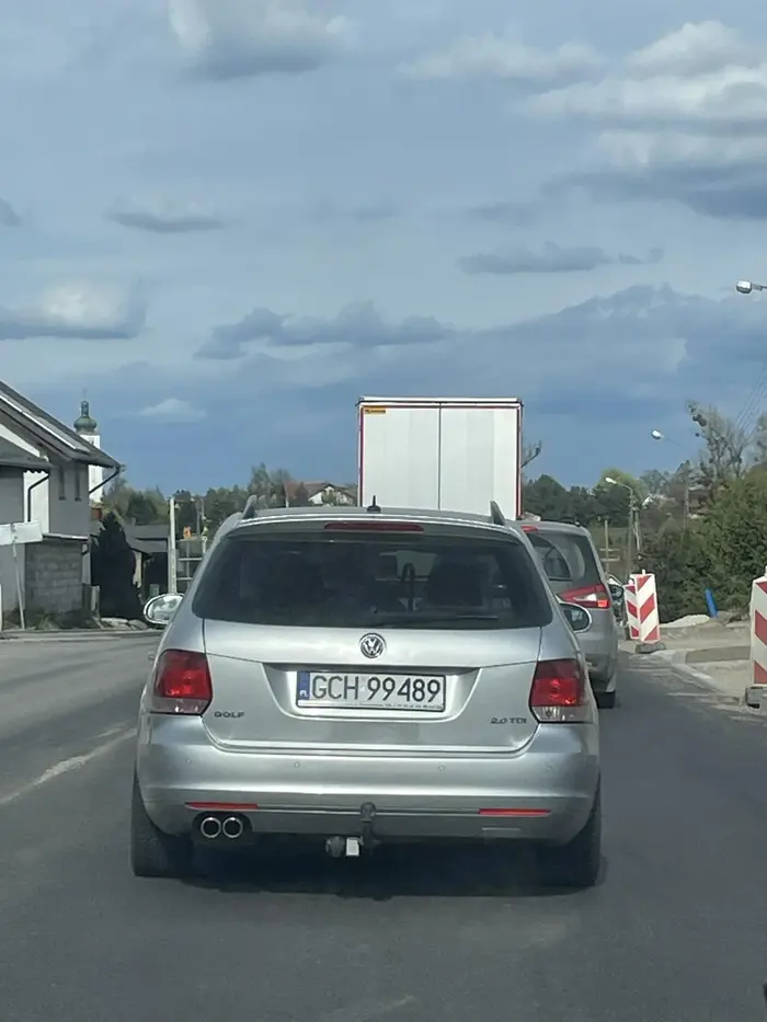 Na wahadle za Suszkami konkretne wymuszenie pierwszeństwa, milimetry i bym w zderzak wjechał mu