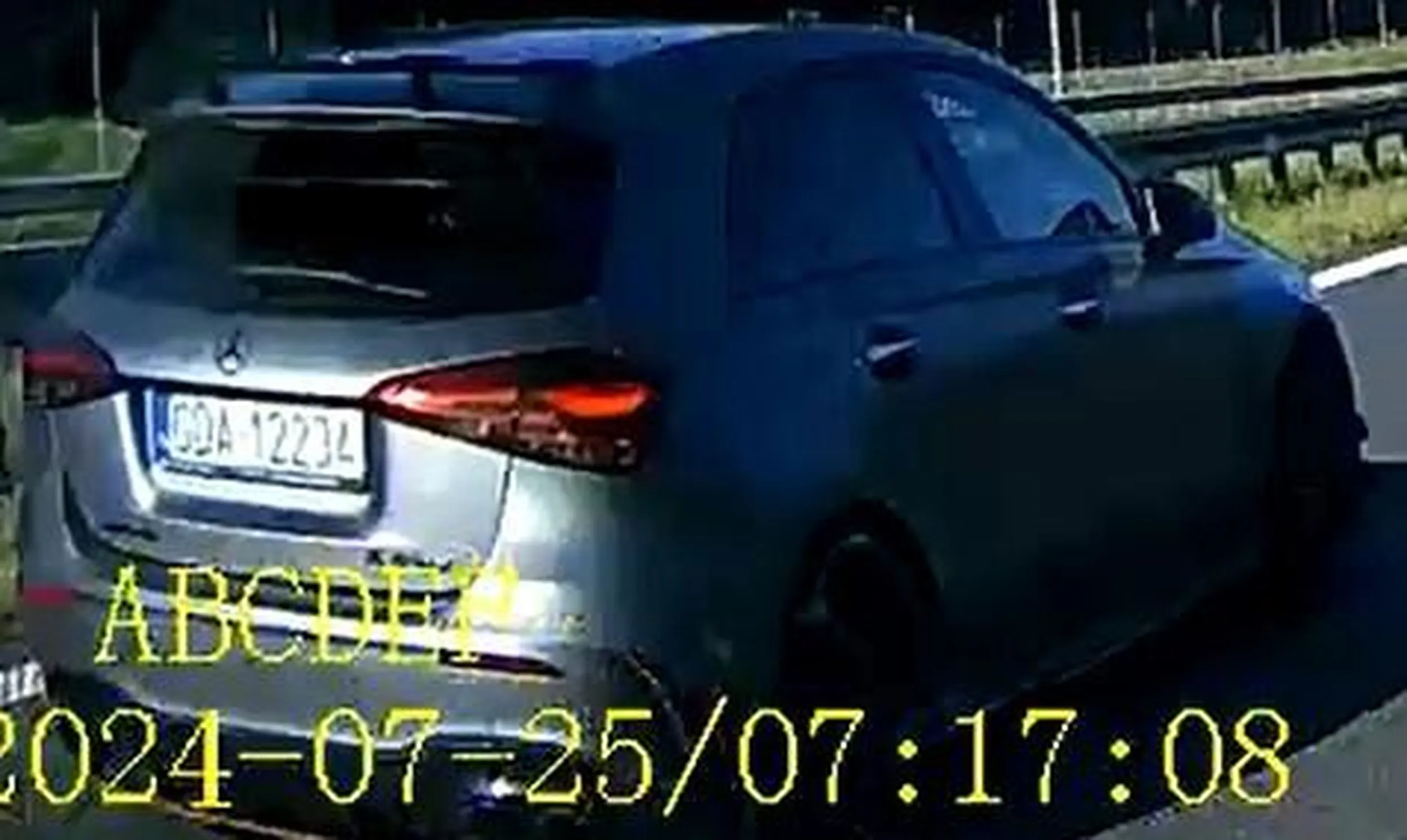 Kolego ekspresówka to nie tor wyścigowy a lewy pas nie jest tylko zarezerwowany dla Ciebie, inni też mają prawo wyprzedzać.