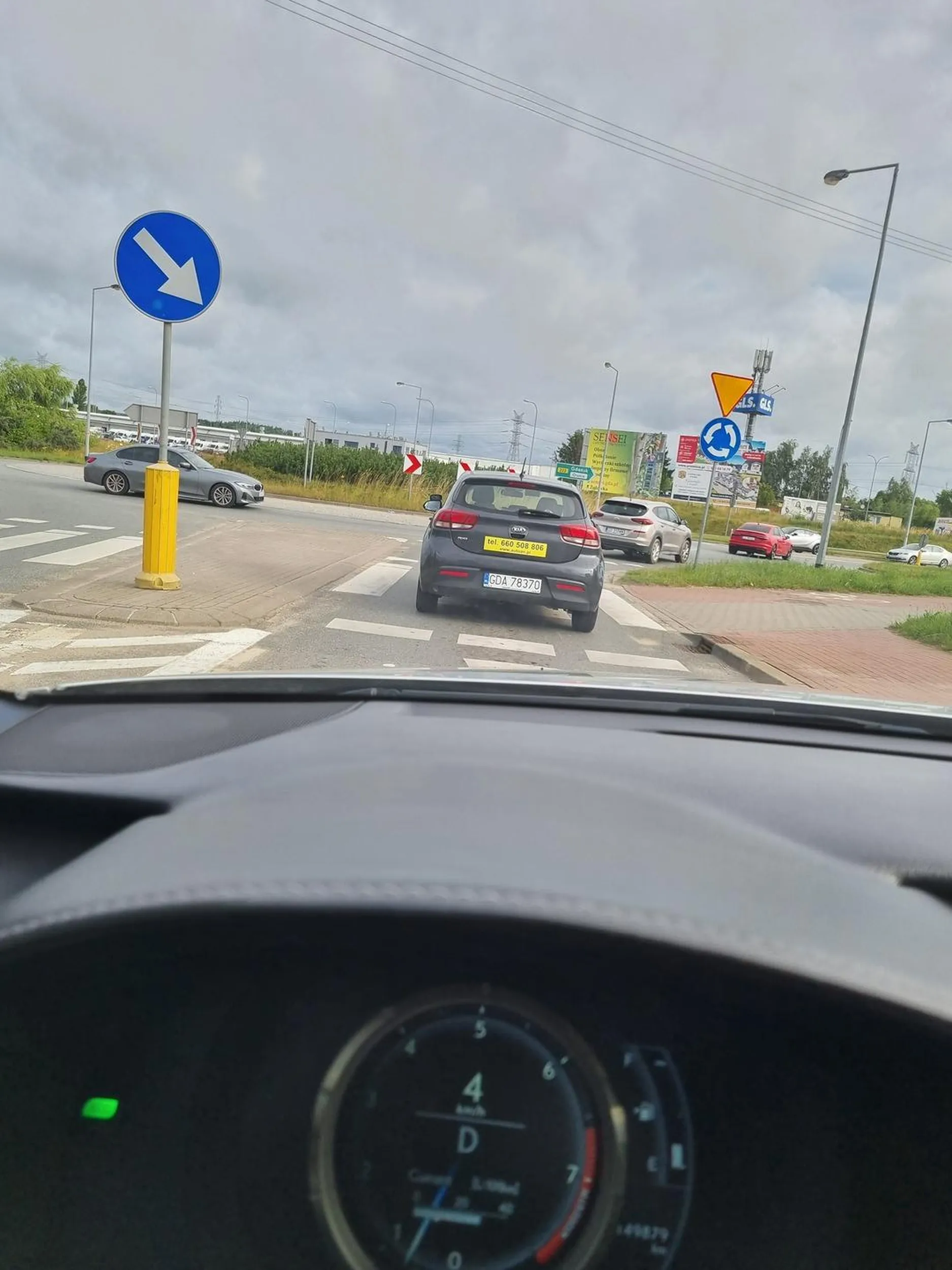 Pety przez okno babo nieładnie