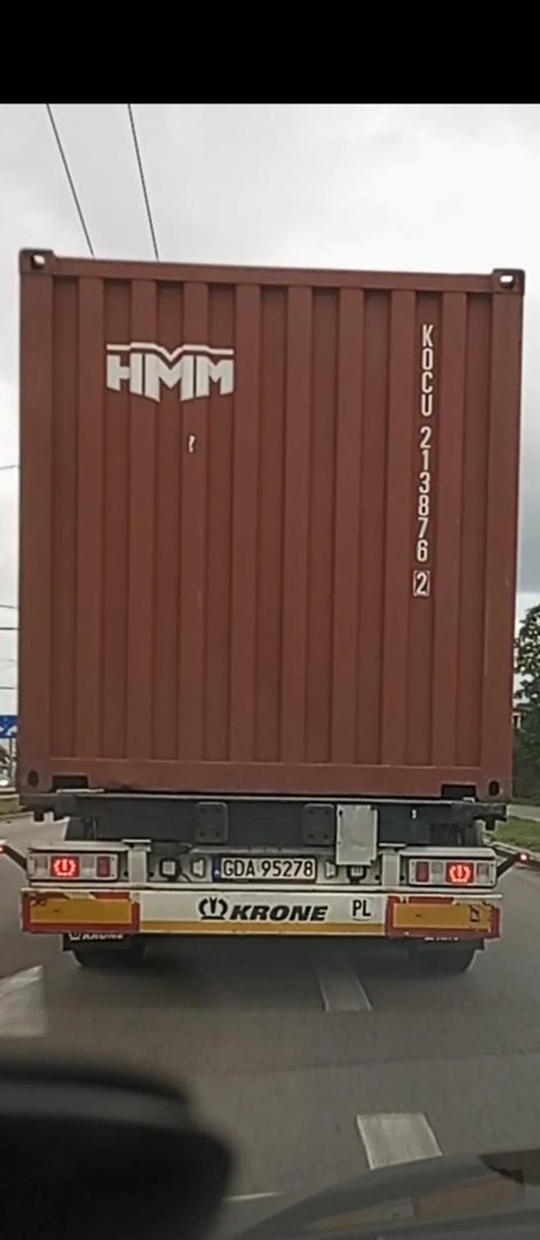 Zawodowy kierowca duża ciężarówka i nie używa kierunków