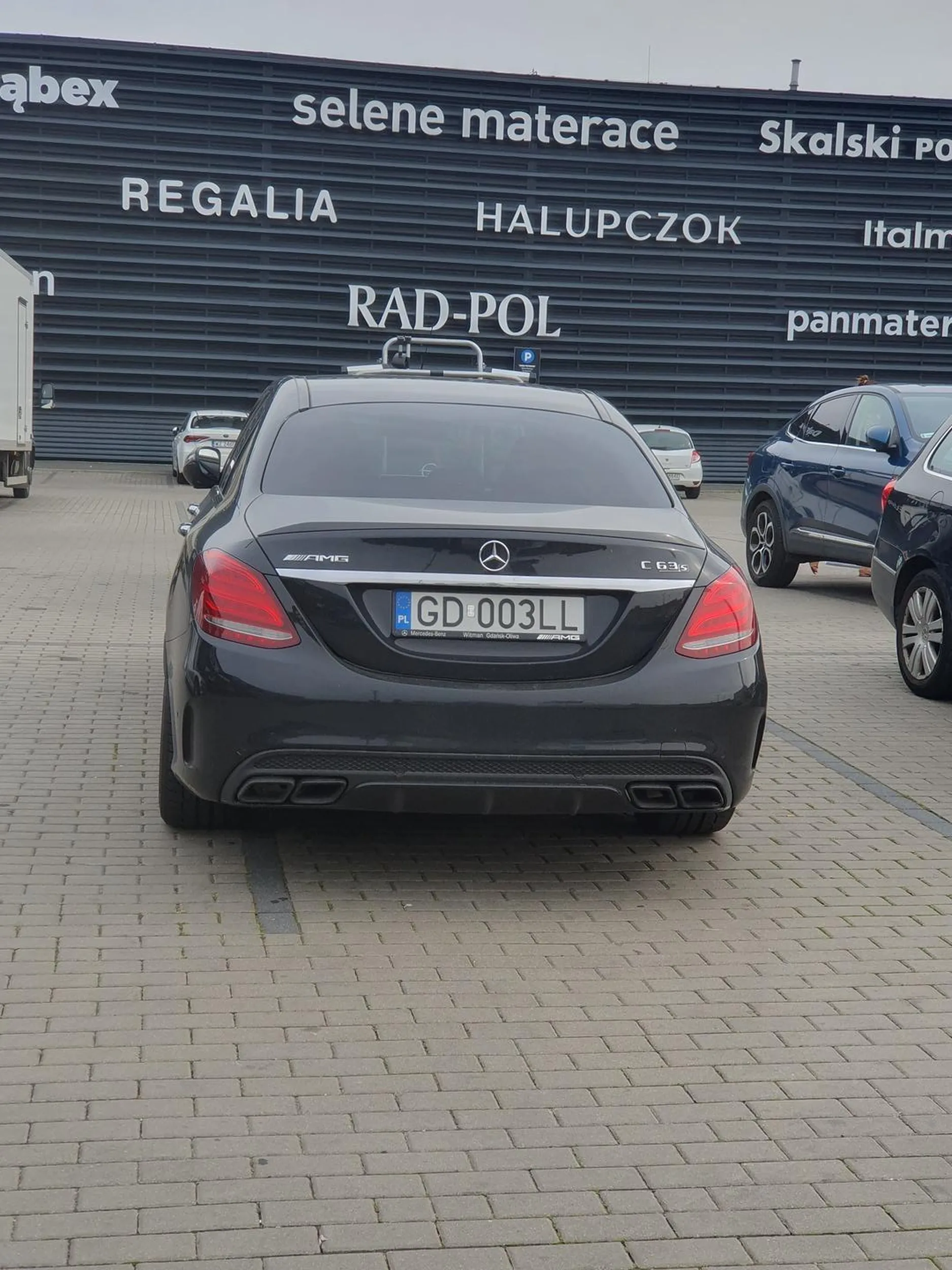 Kierowca nie potrafi parkować