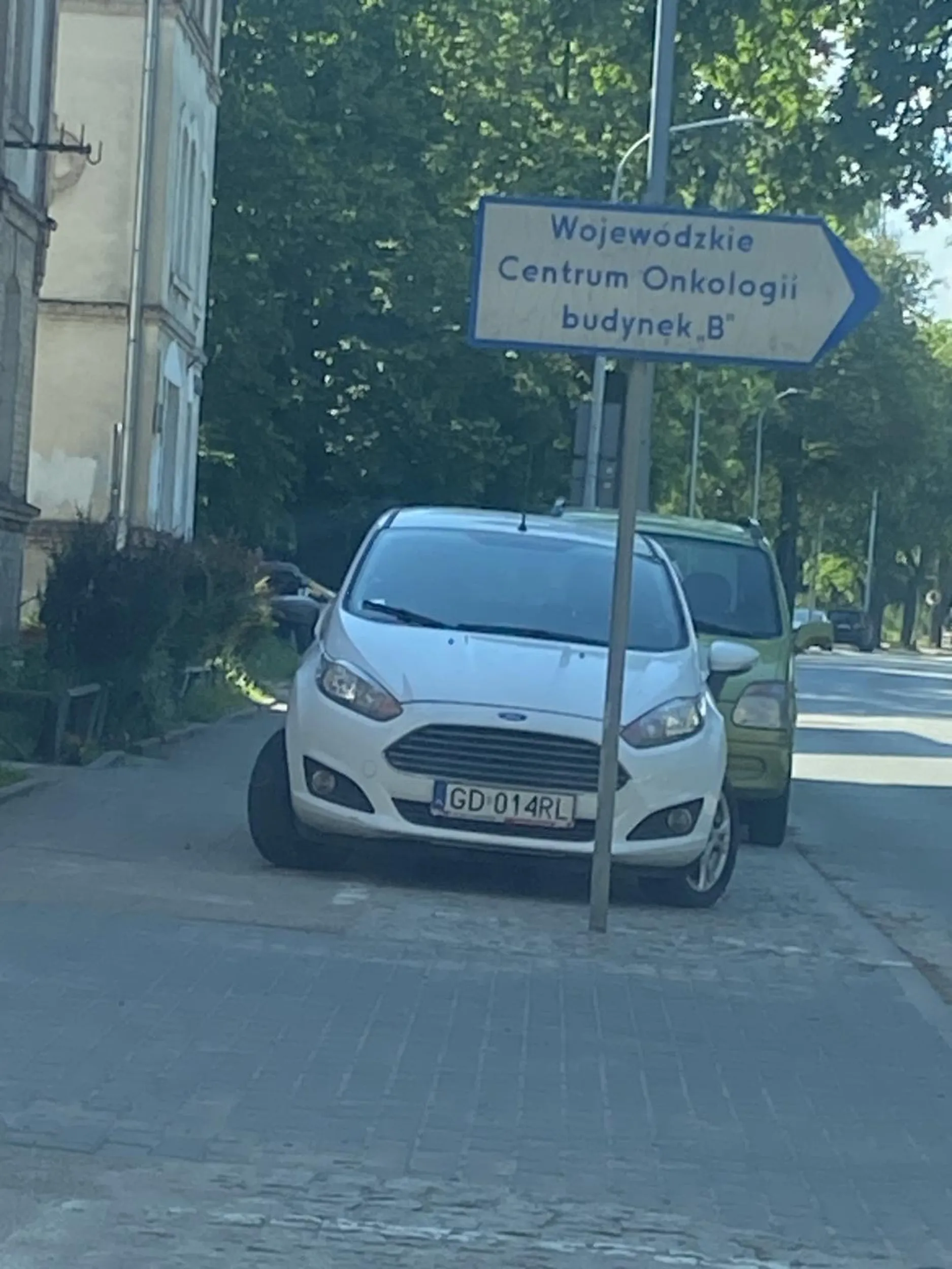 … chyba kurs z parkowania by się przydał