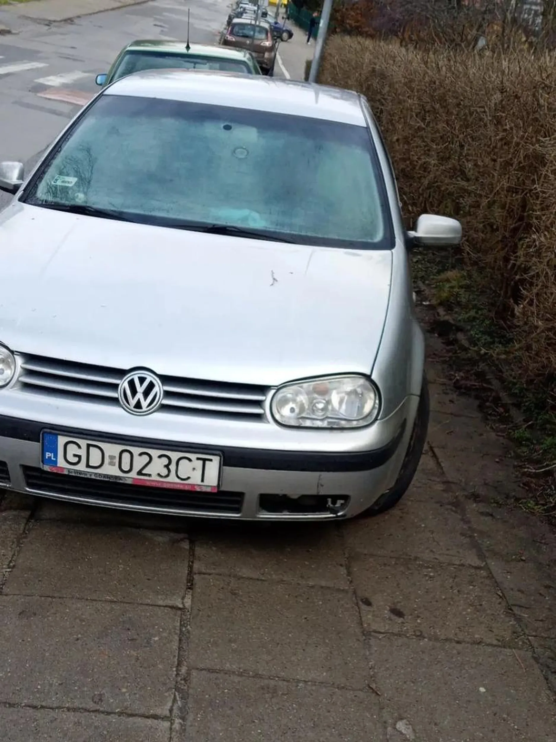 Chodnik w pobliżu szkoły przy ul. Obywatelskiej w Gdańsku