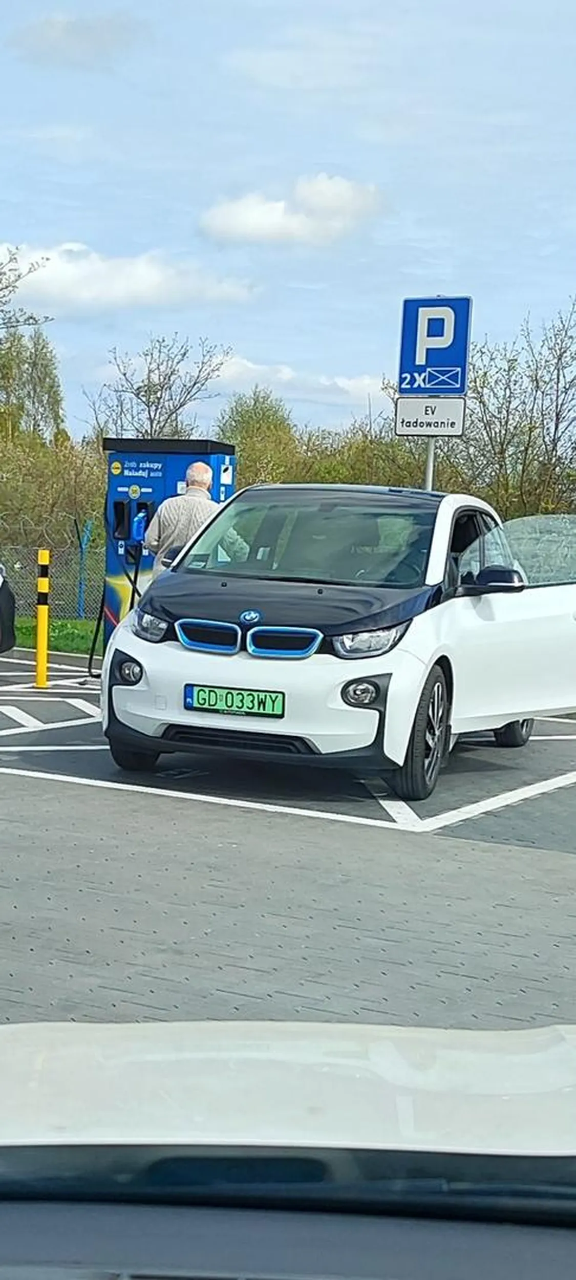 Próba zabójstwa na parkingu lidl przez celowe najechanie