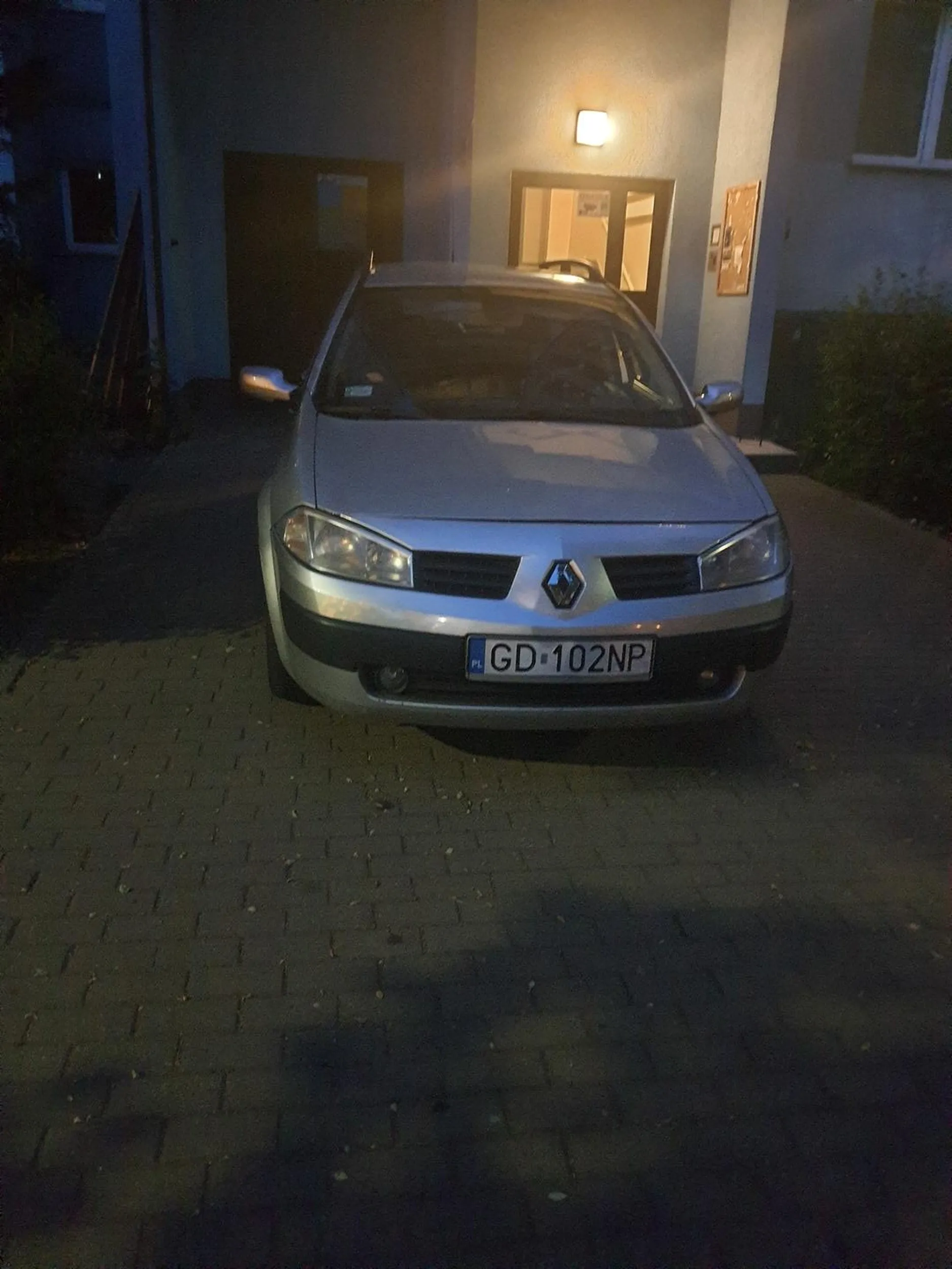 Najlepiej wjedź do mieszkania i tam sobie odpal auto. Wdychaj świeże spaliny. Polecam właściciel rydwanu