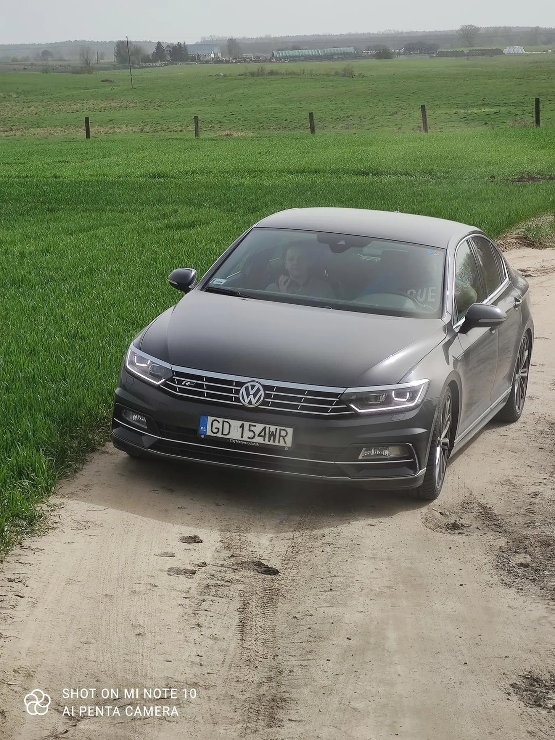 pasażerkę bardzo bolał środkowy palec i musiała go wyprostować.