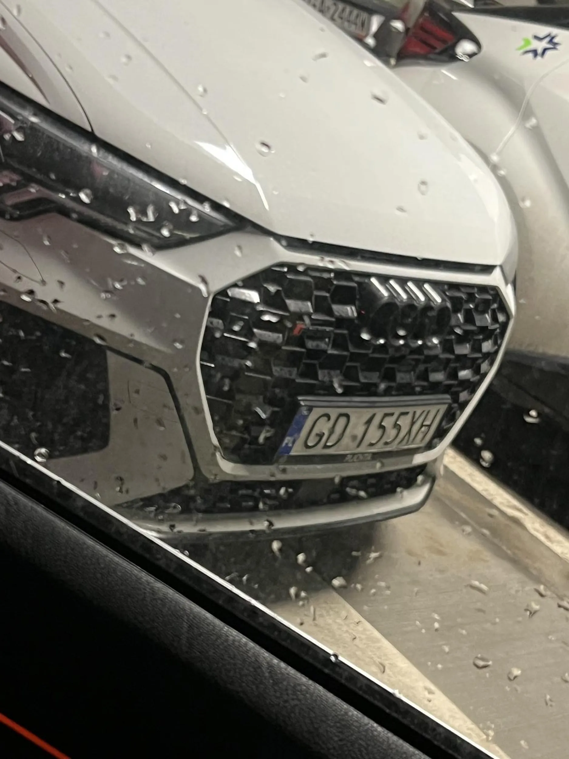 Zaparkował praktycznie na środku przejazdu w sektorze D parkingu w Galerii Bałtyckiej w Gdańsku. Mam nadzieje że miałeś udane zakupy tępaku.