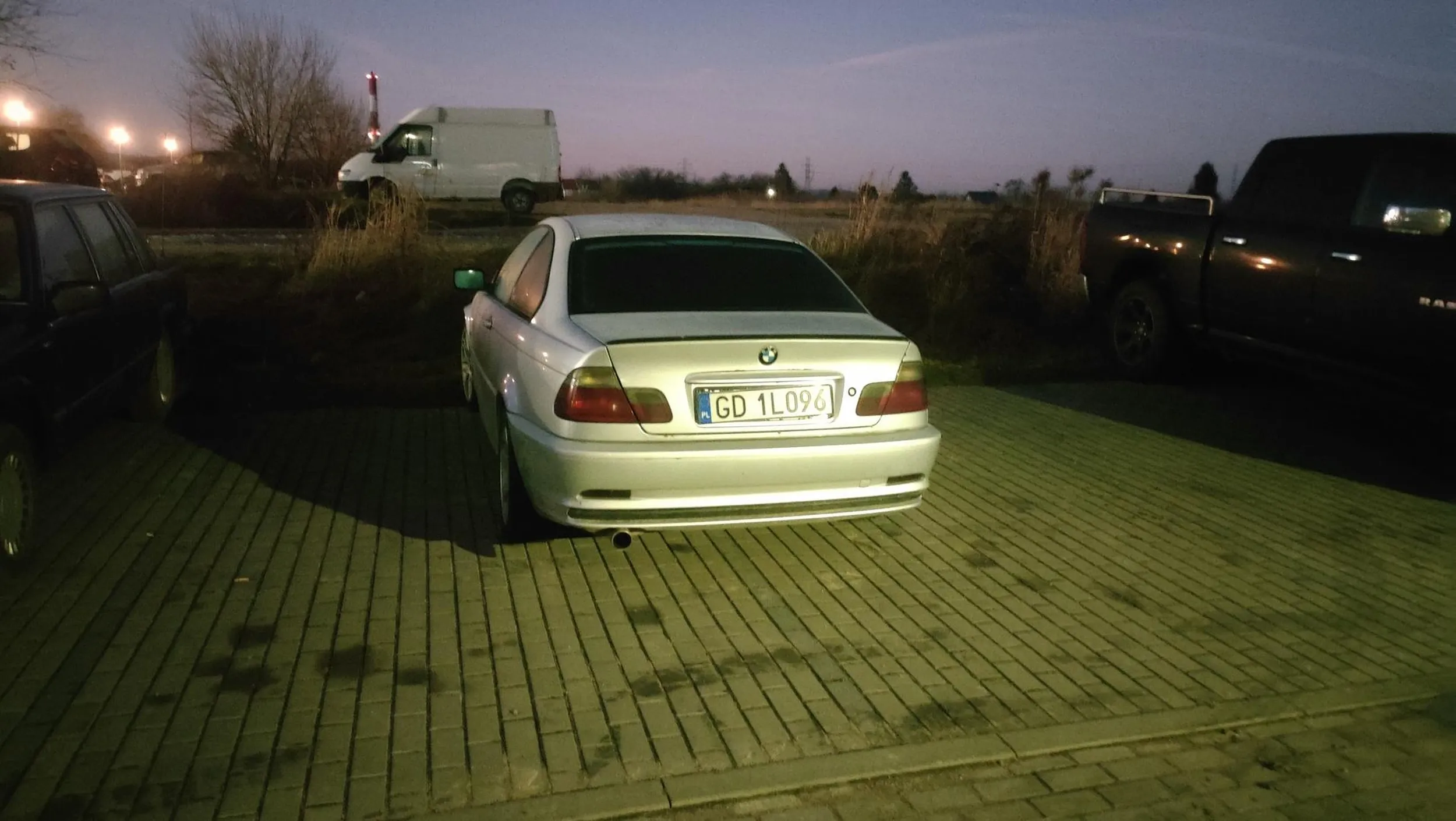 Kolejny seba z bmw Serio trudno być bardziej kreatywnym xD To juz nudzi za dużo was