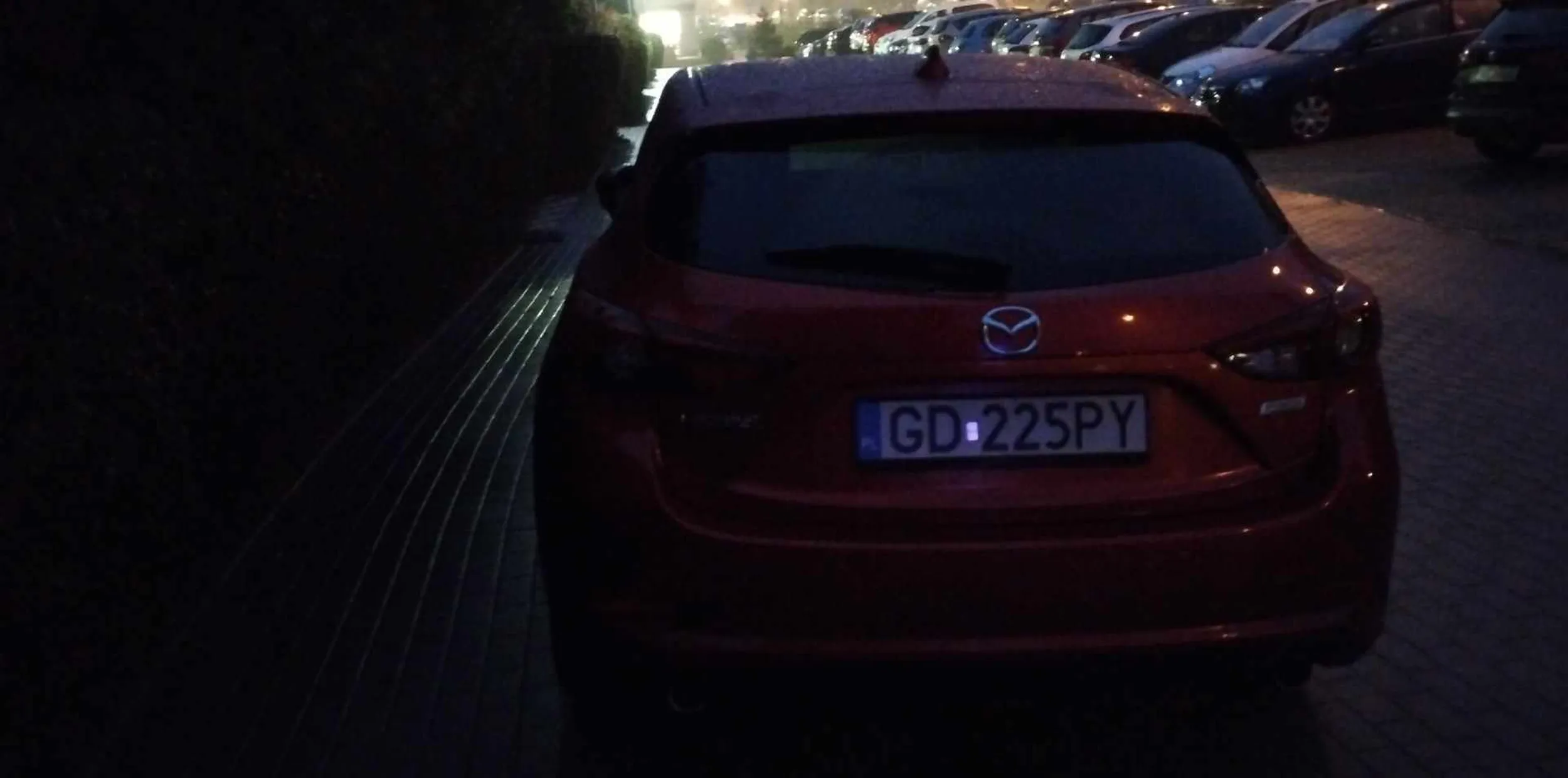 Chodnik to nie parking.