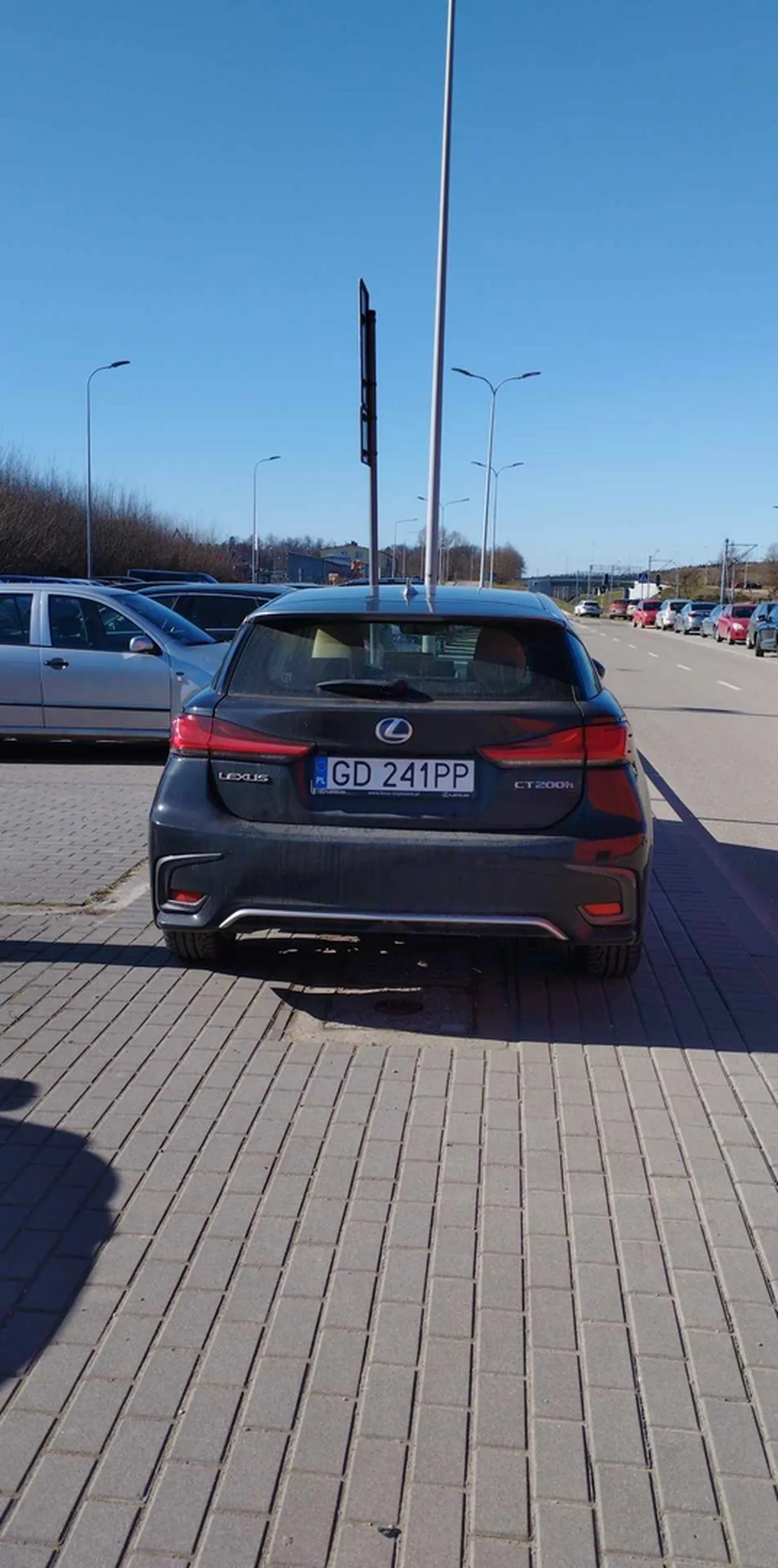 Chodnik to nie parking.