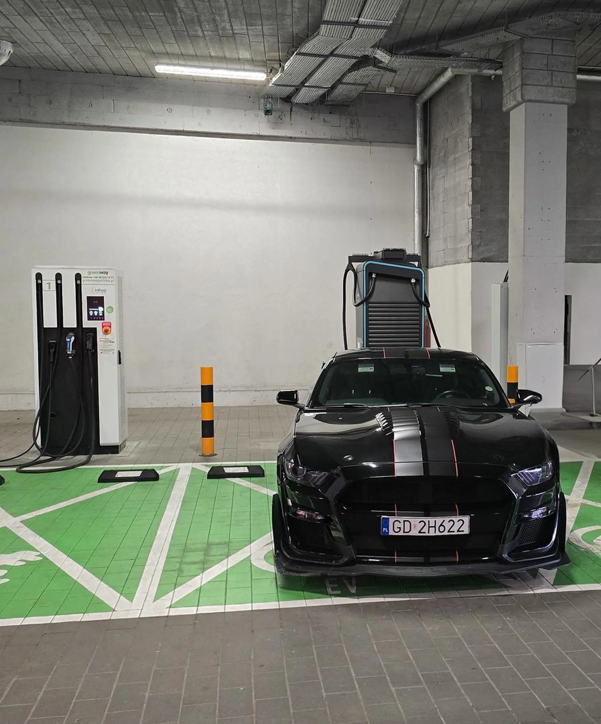 Przepiękny elektryczny Mustang!