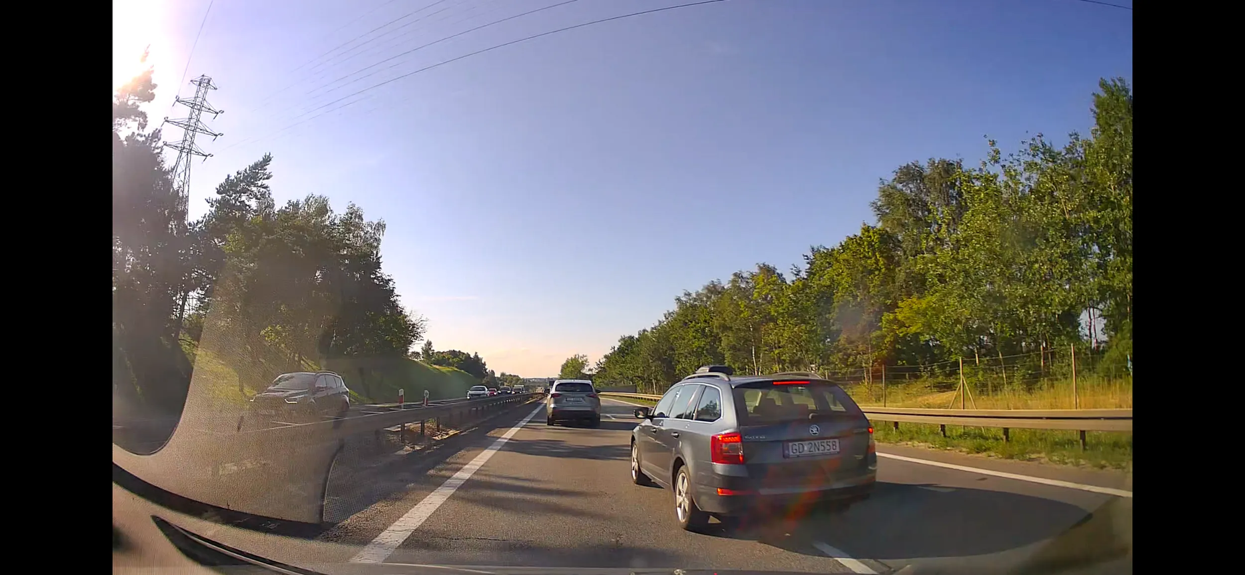 Ale za to wyprzedzanie z prawej strony na obwodnicy i za zajeżdżanie to będziesz sławny misiaczku w czapce, gwarantuje ci to