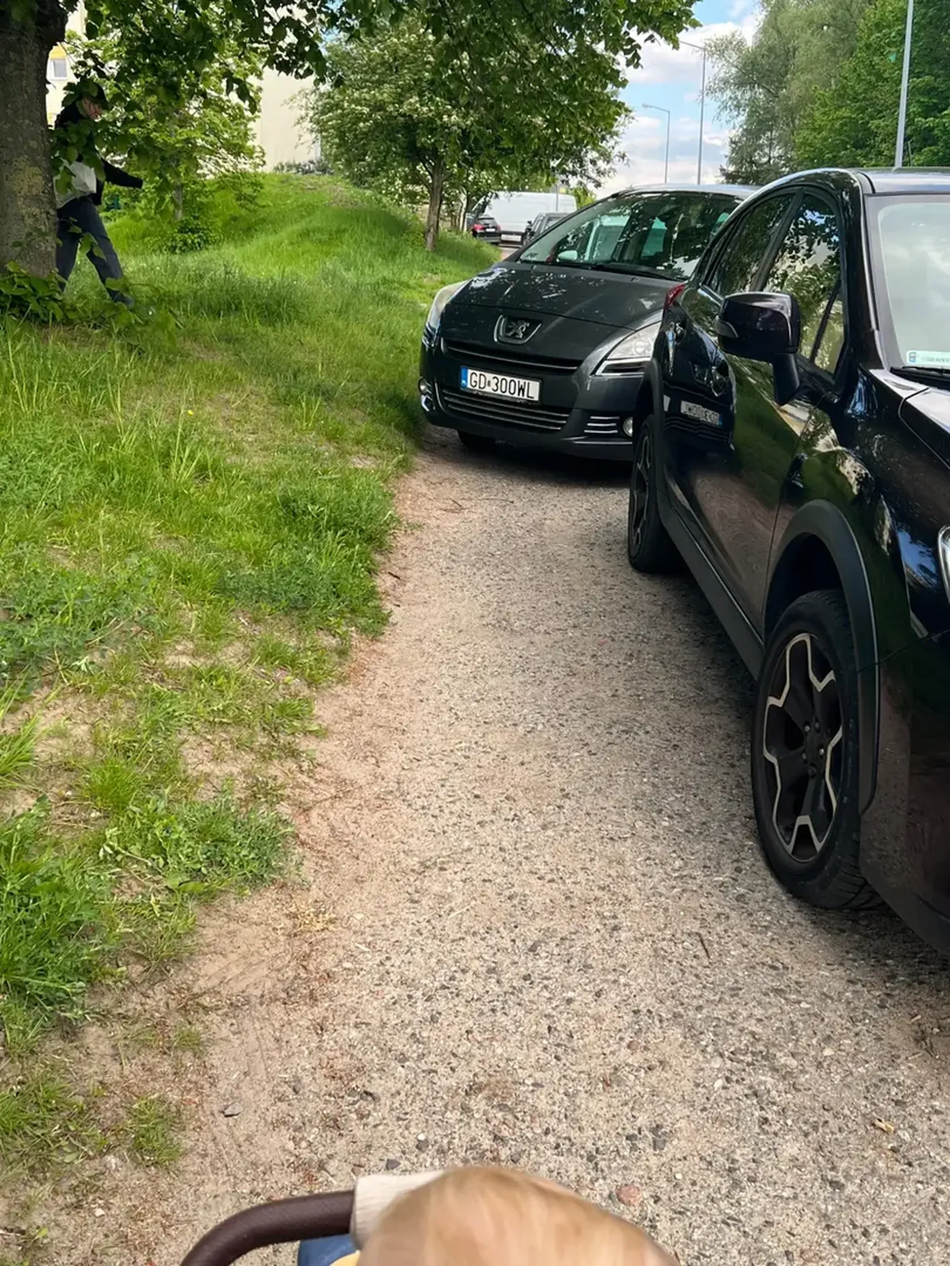 Matka z wózkiem na ulicy Budapesztańskiej na Morenie