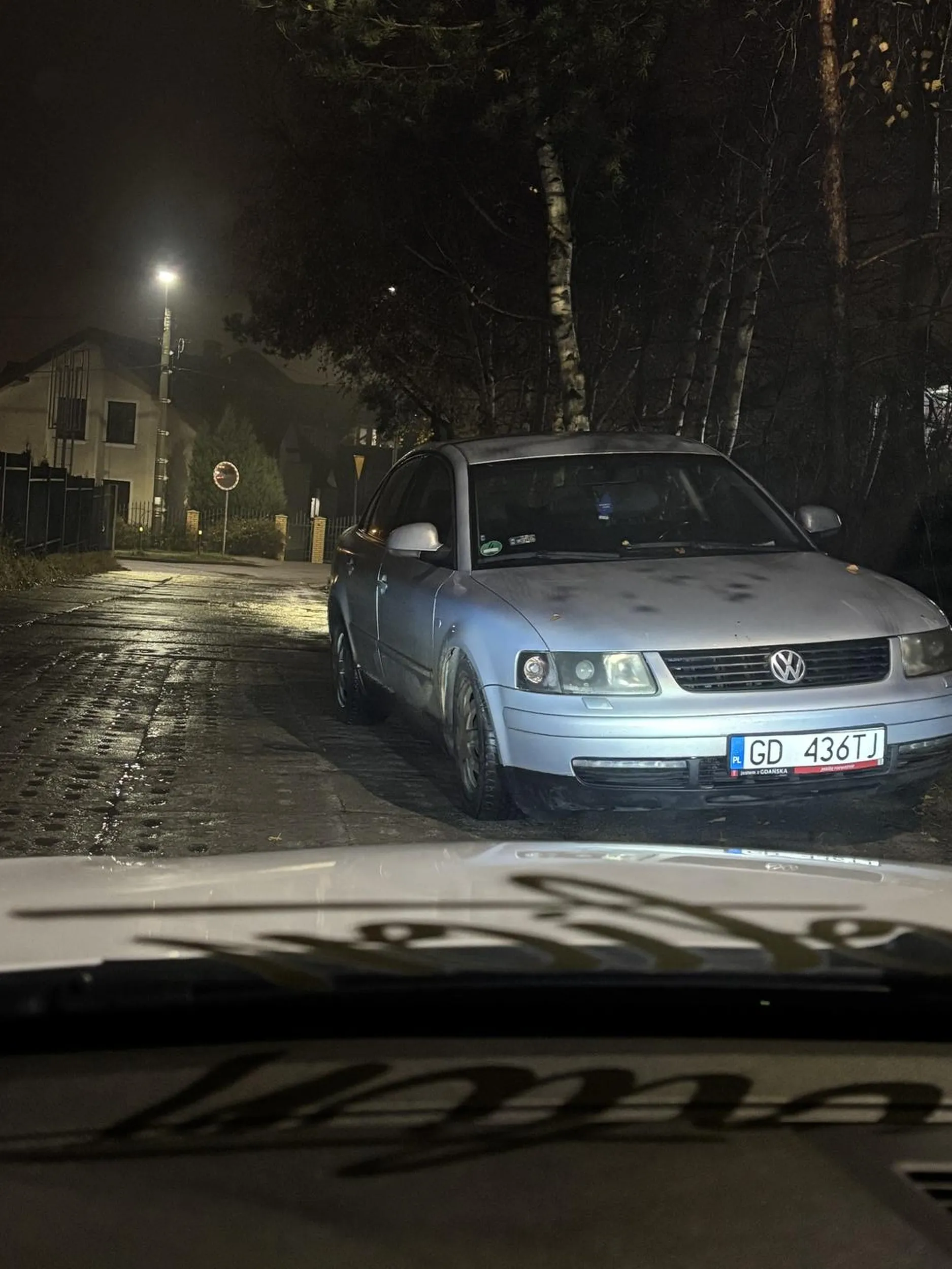 Prawko w chipsach znalezione, blokuje ruch o 16tej godzinie ruch stoi na ulicy bo zastawia tak se trzeba się mijać