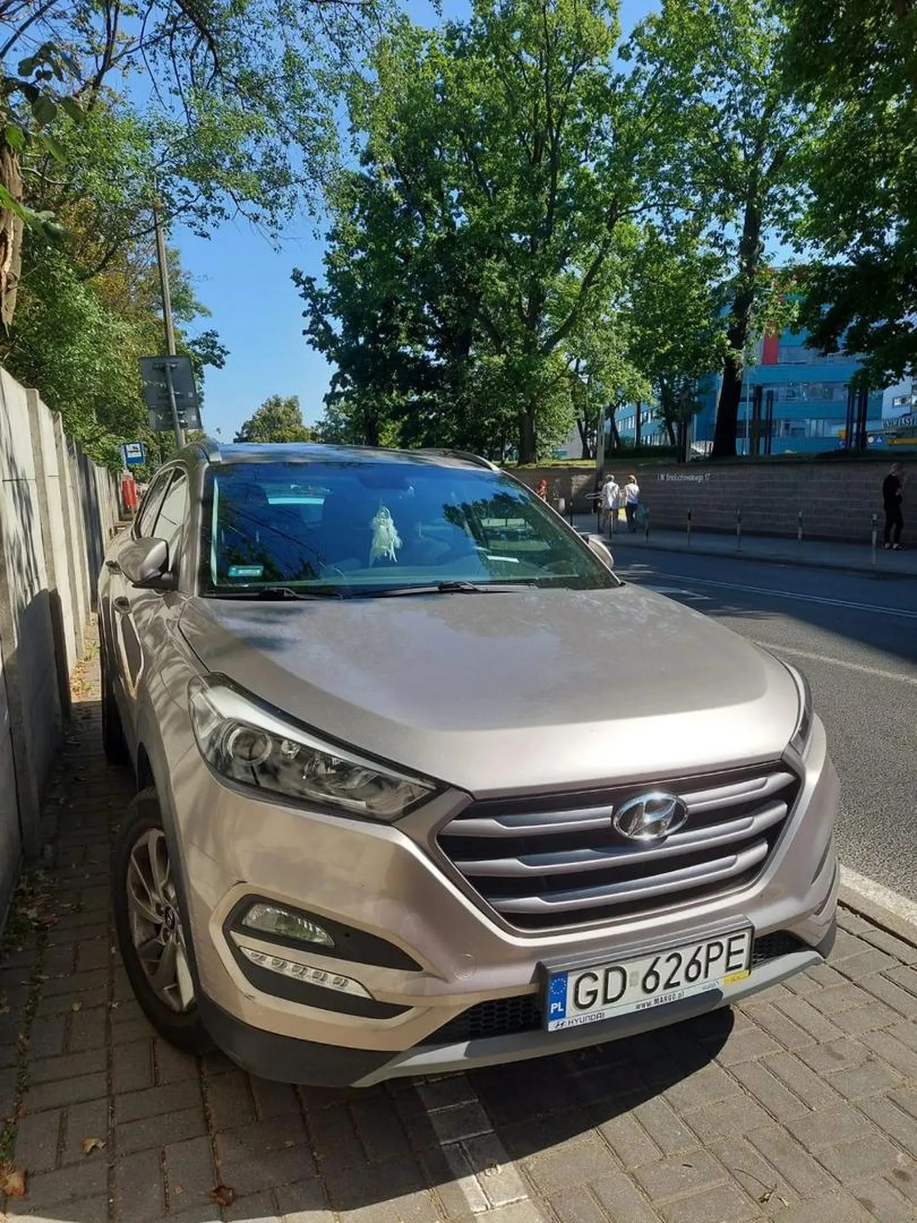 Zastawienie całego chodnika pod gdańską kliniką