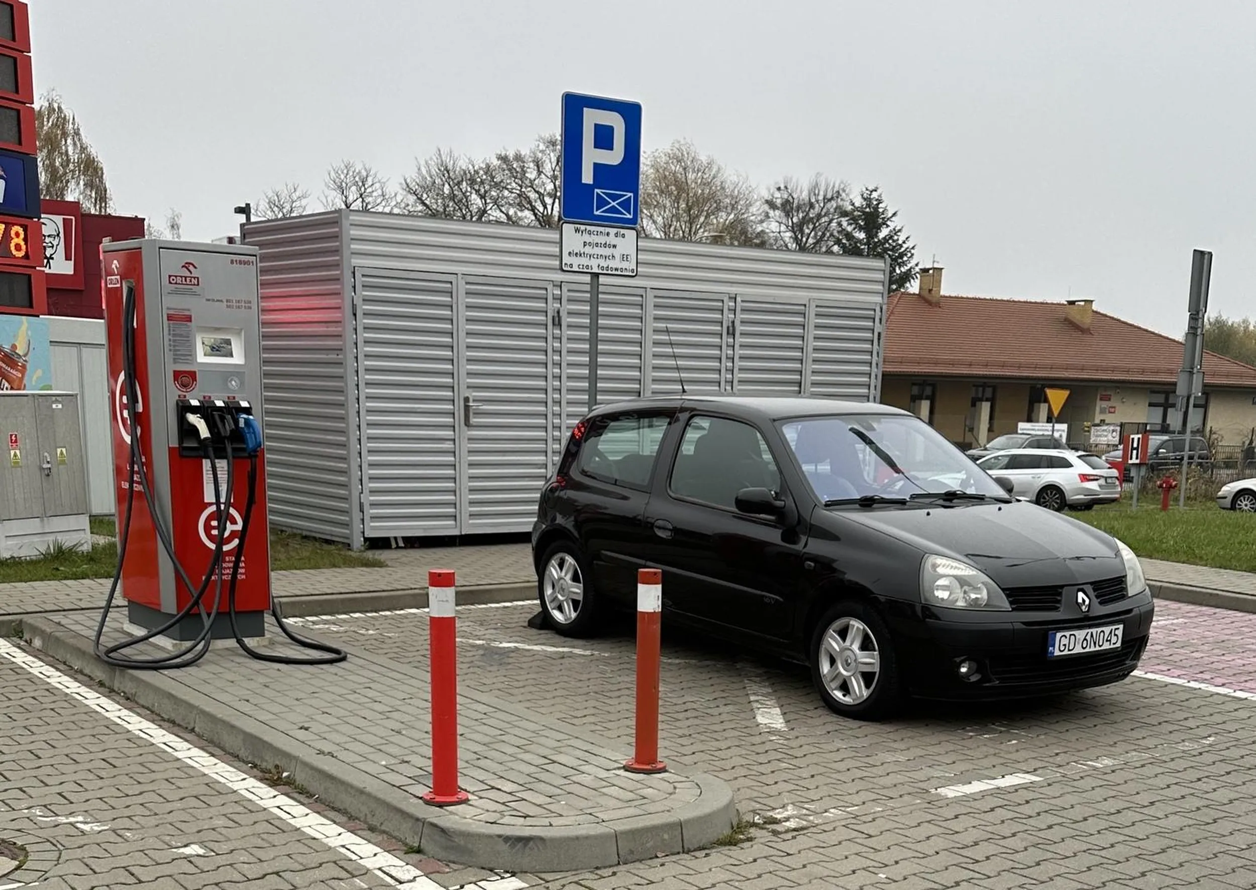 Jakiś prototyp elektrycznej klijówki