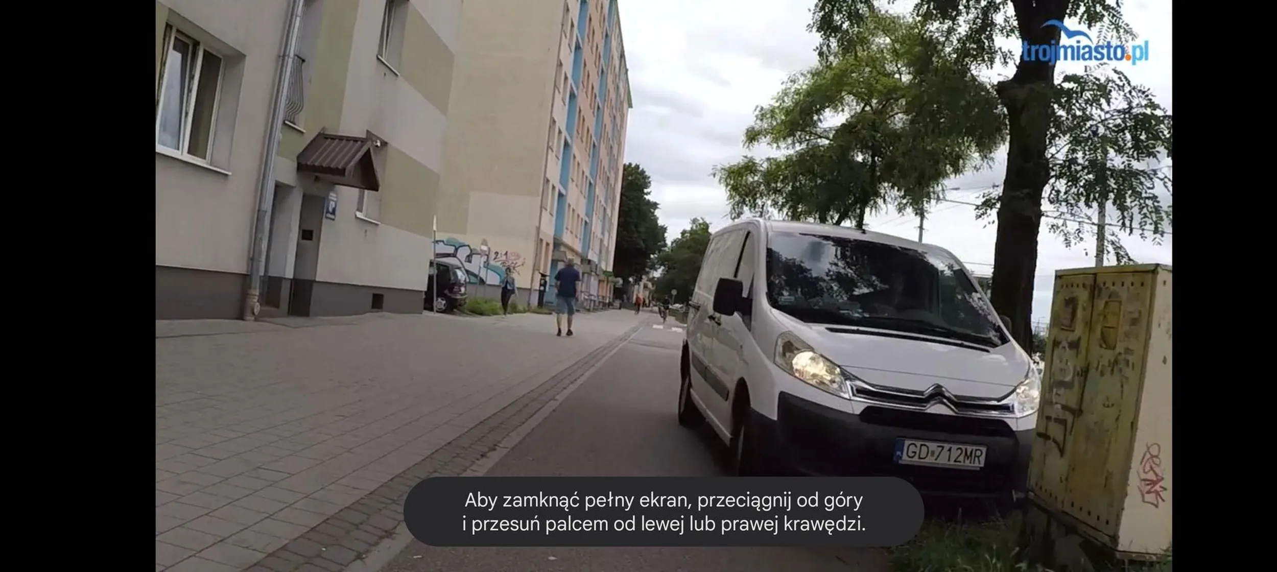 Jeździ po ścieżkach rowerowych.