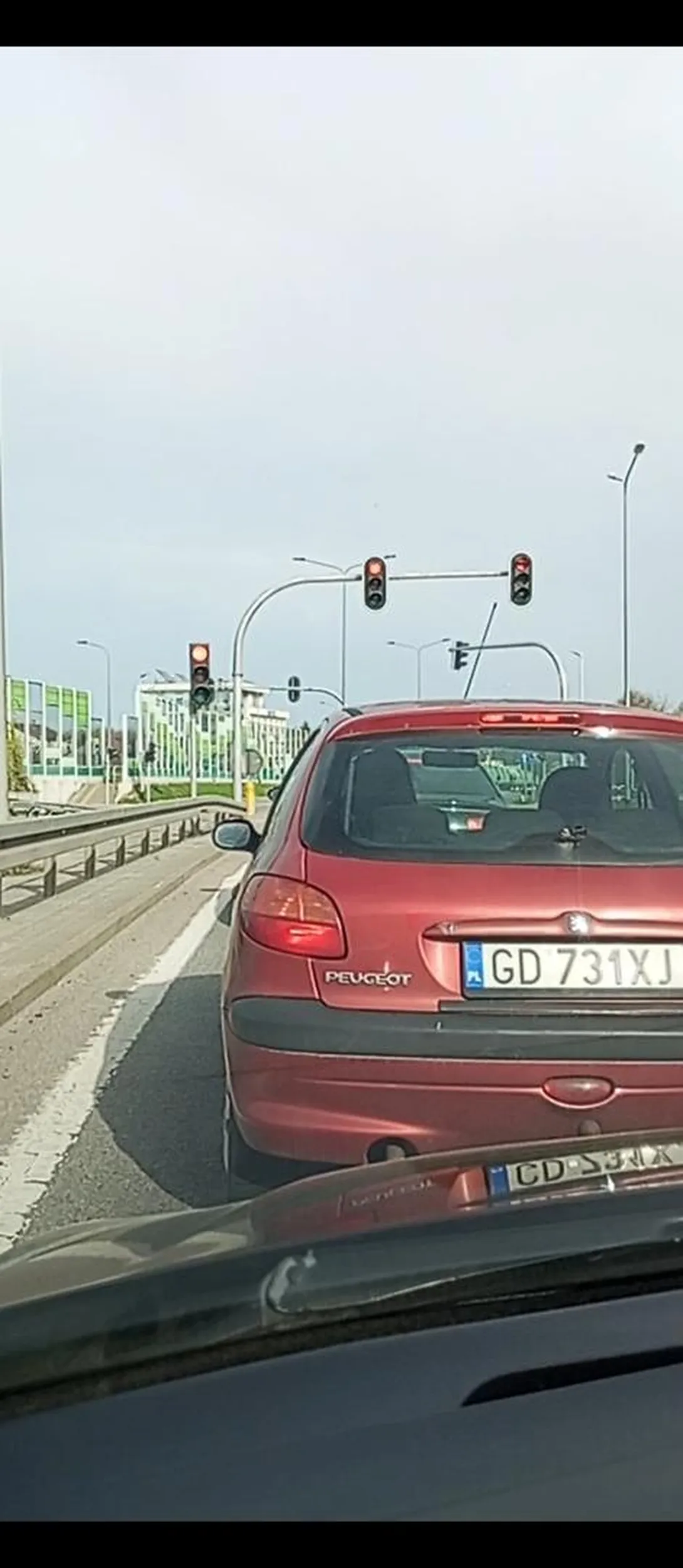 Pusta blondi naucz się jeździć i nie wymuszać a ten palec se wsadź w dupę