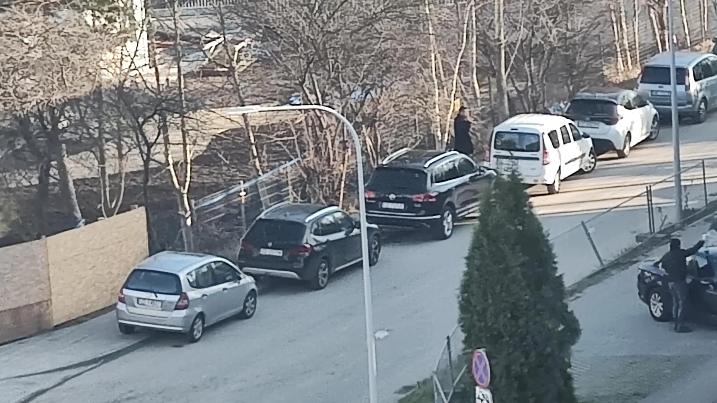 Tu jest zakaz parkowania!